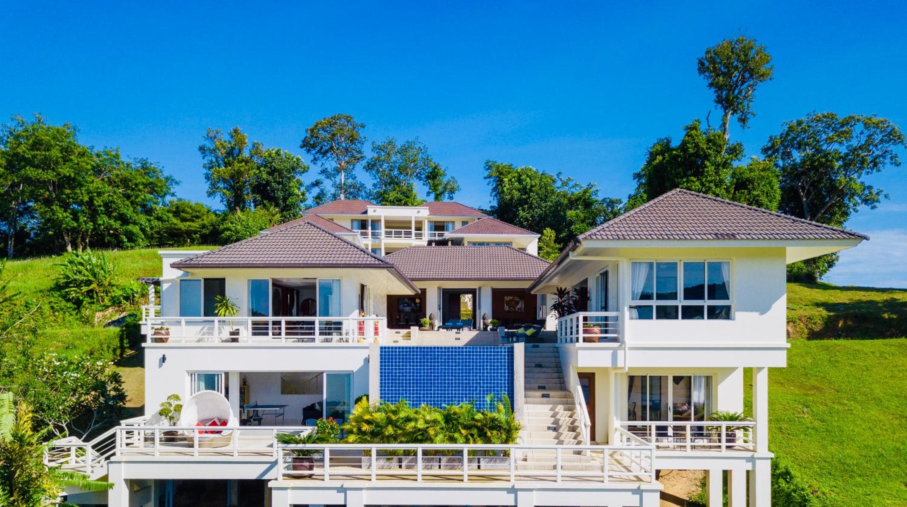 D-Lux Amazing 5 bed sea view villa