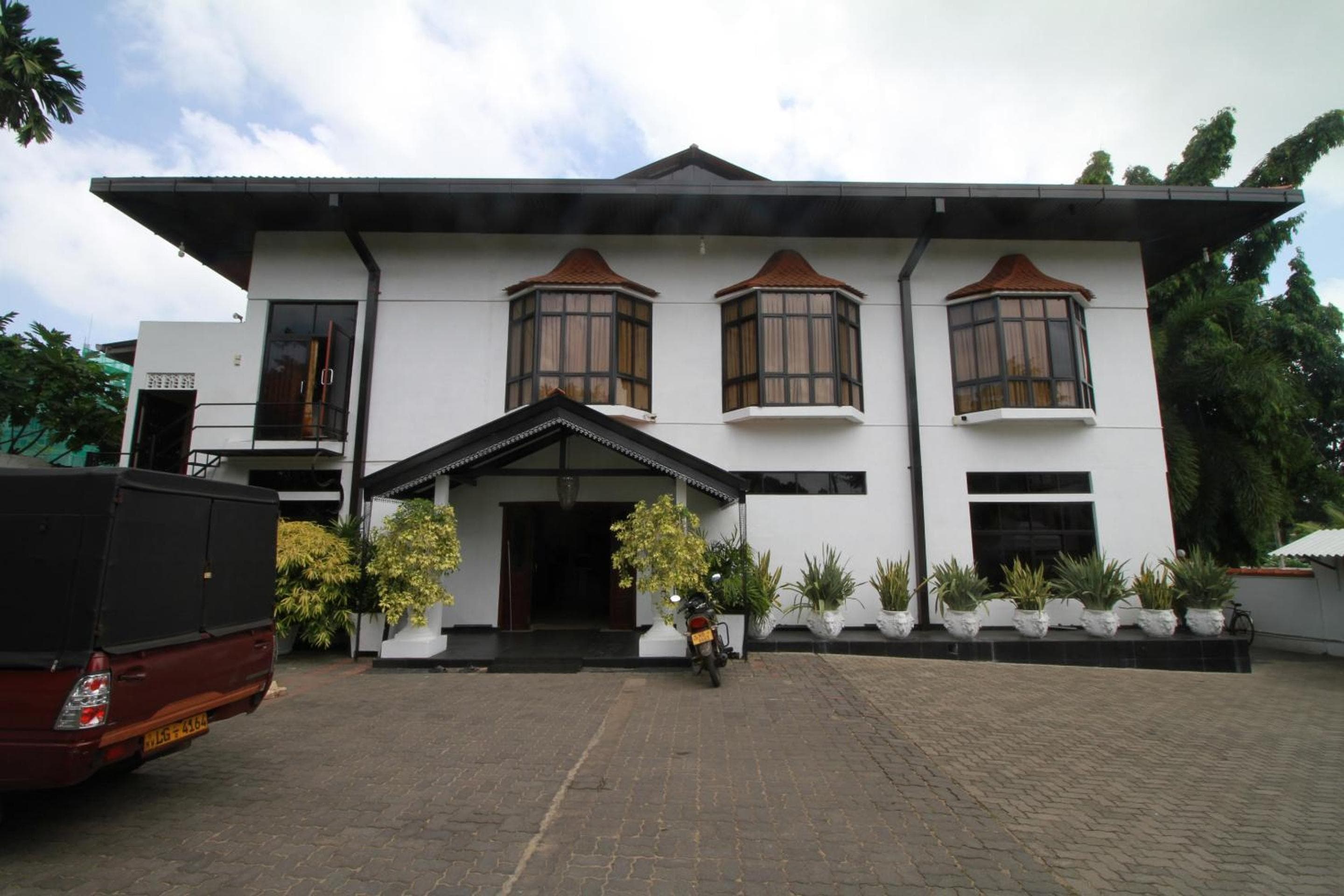 Garden Beach Hotel Kalutara