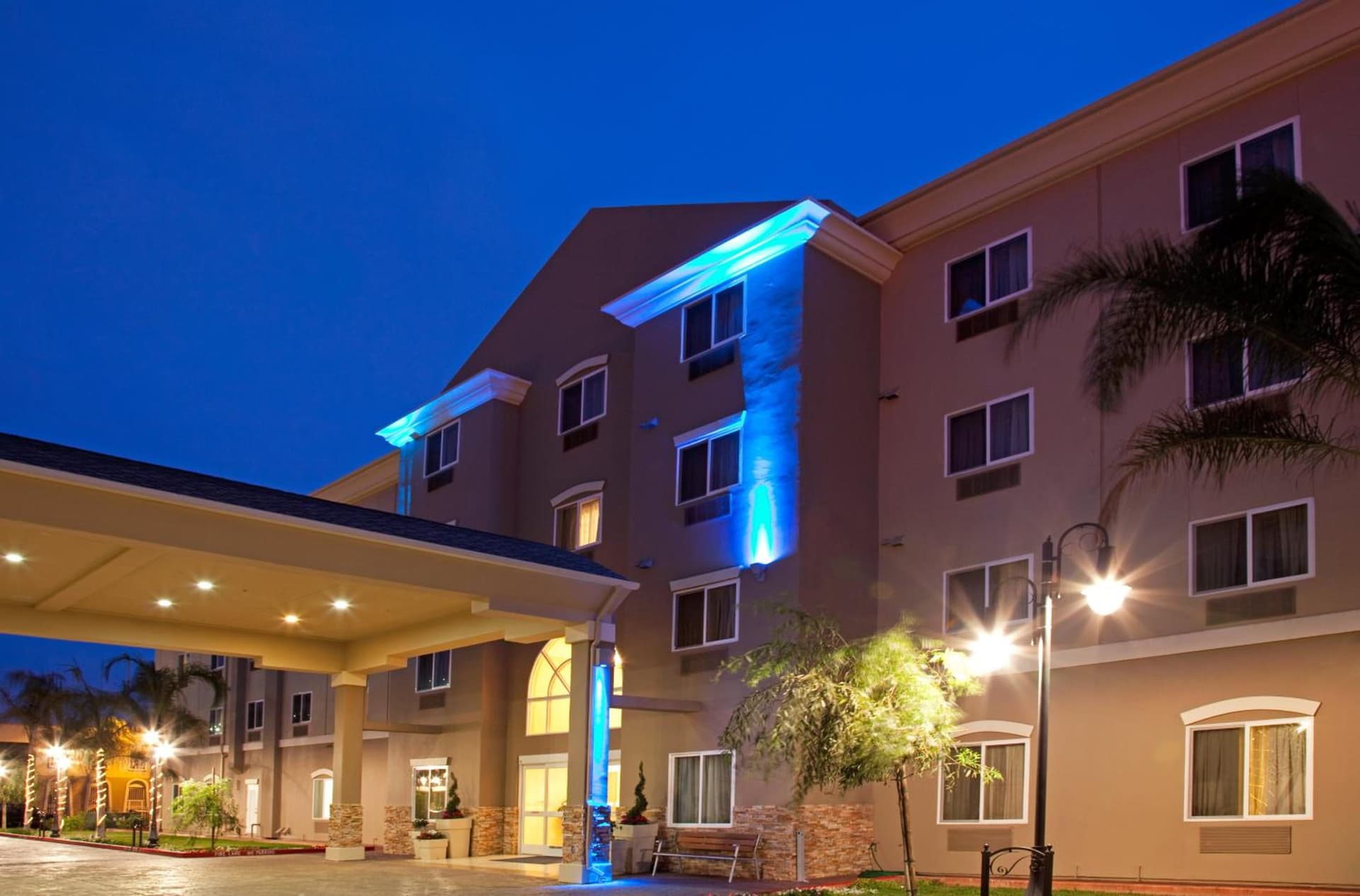 Holiday Inn Express Hotel & Suites Los Angeles Airport Hawthorne by IHG