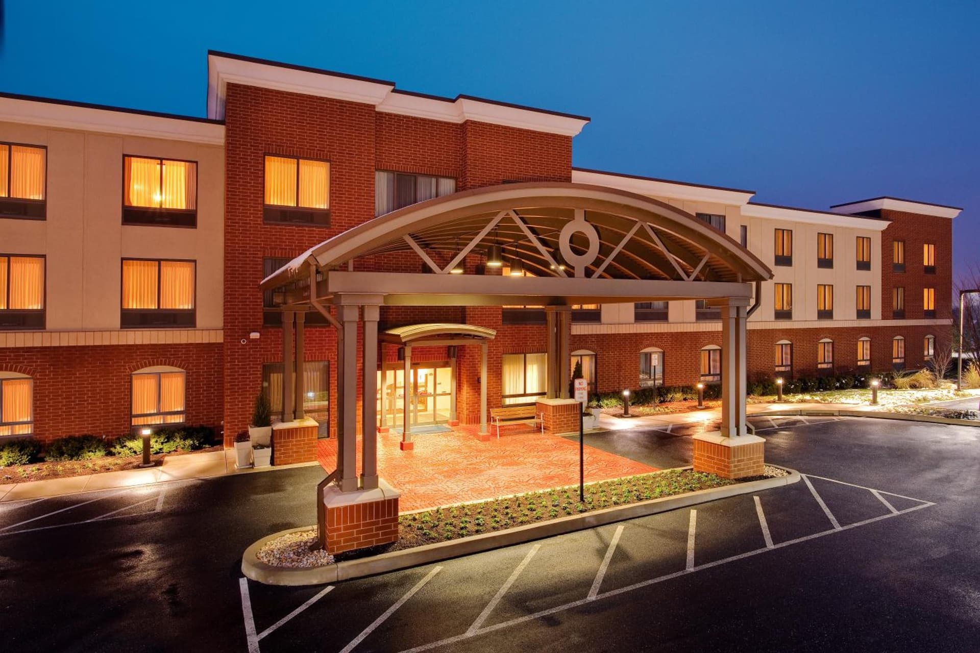 Holiday Inn Express & Suites Bethlehem Airport-Allentown Area