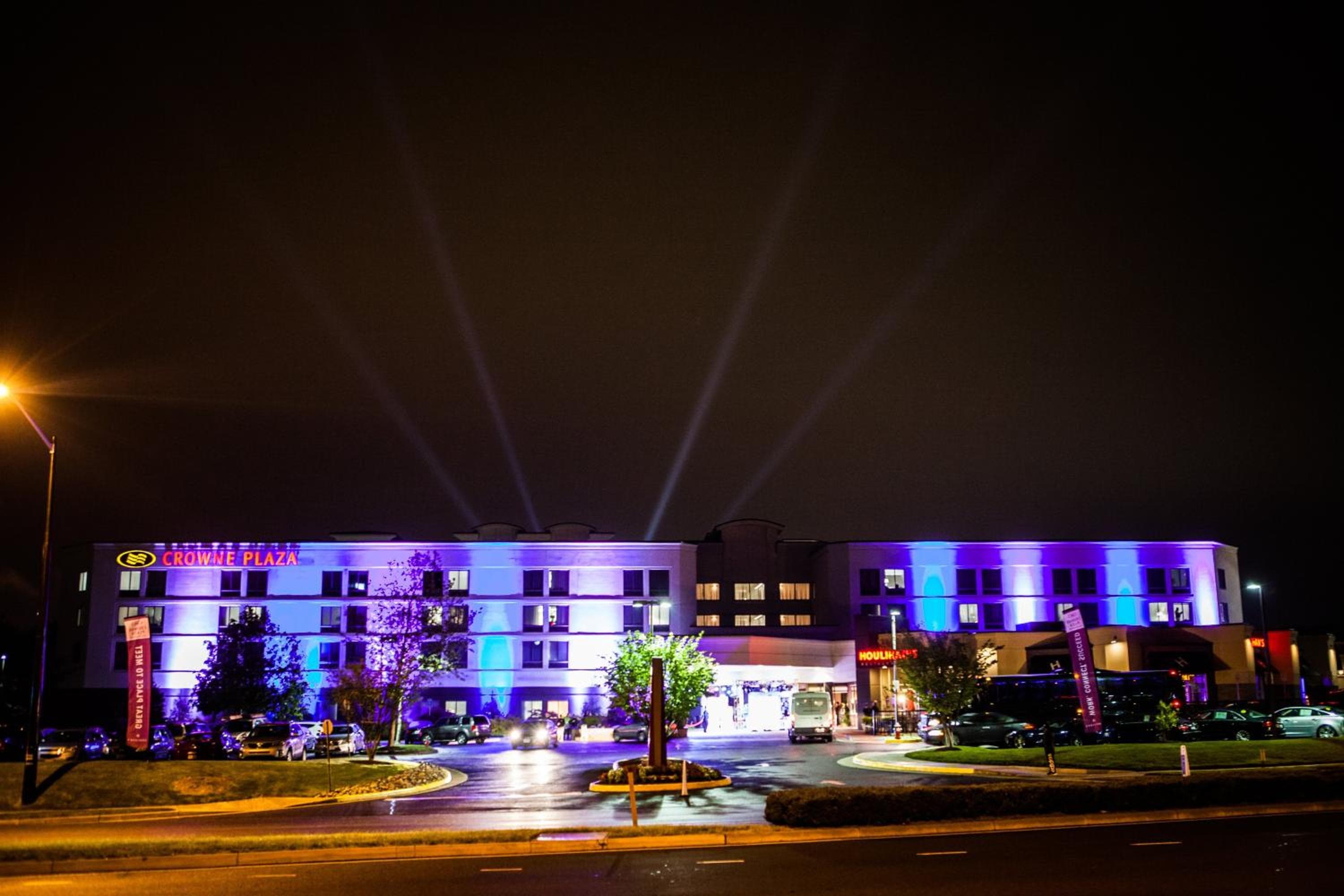 Crowne Plaza Dulles Airport by IHG