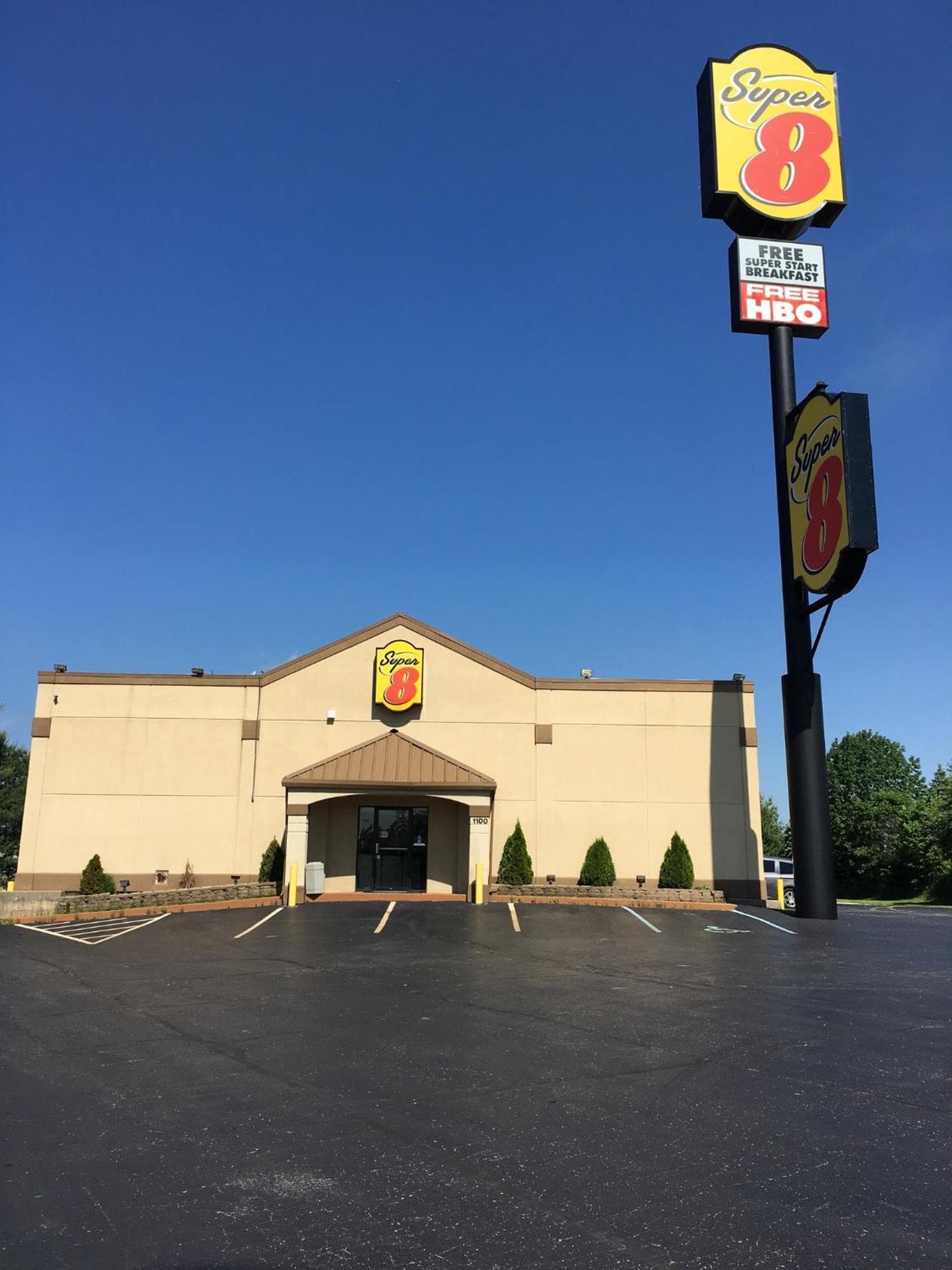Super 8 by Wyndham Brownsburg