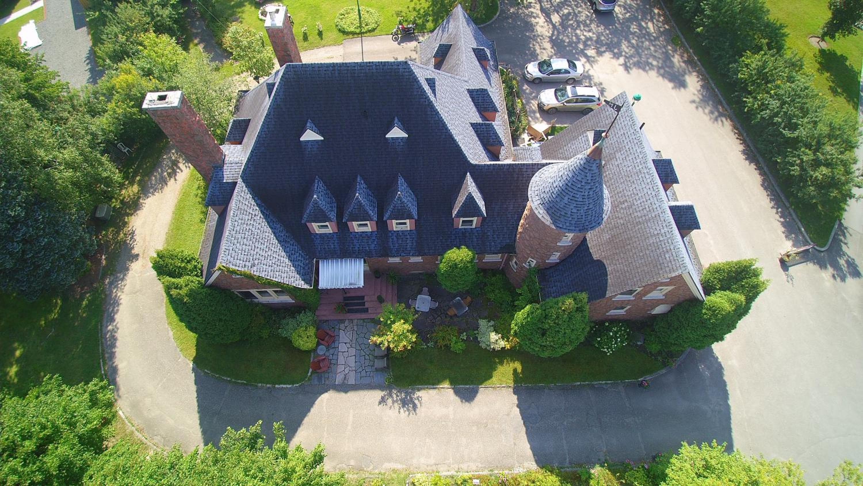 Chateau Murdock Gite