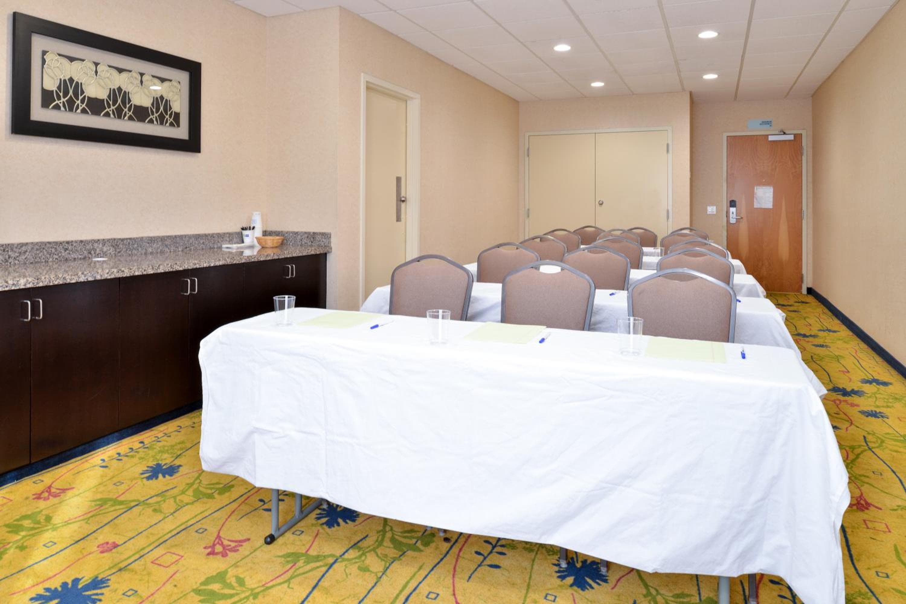 Hampton Inn & Suites Cathedral City