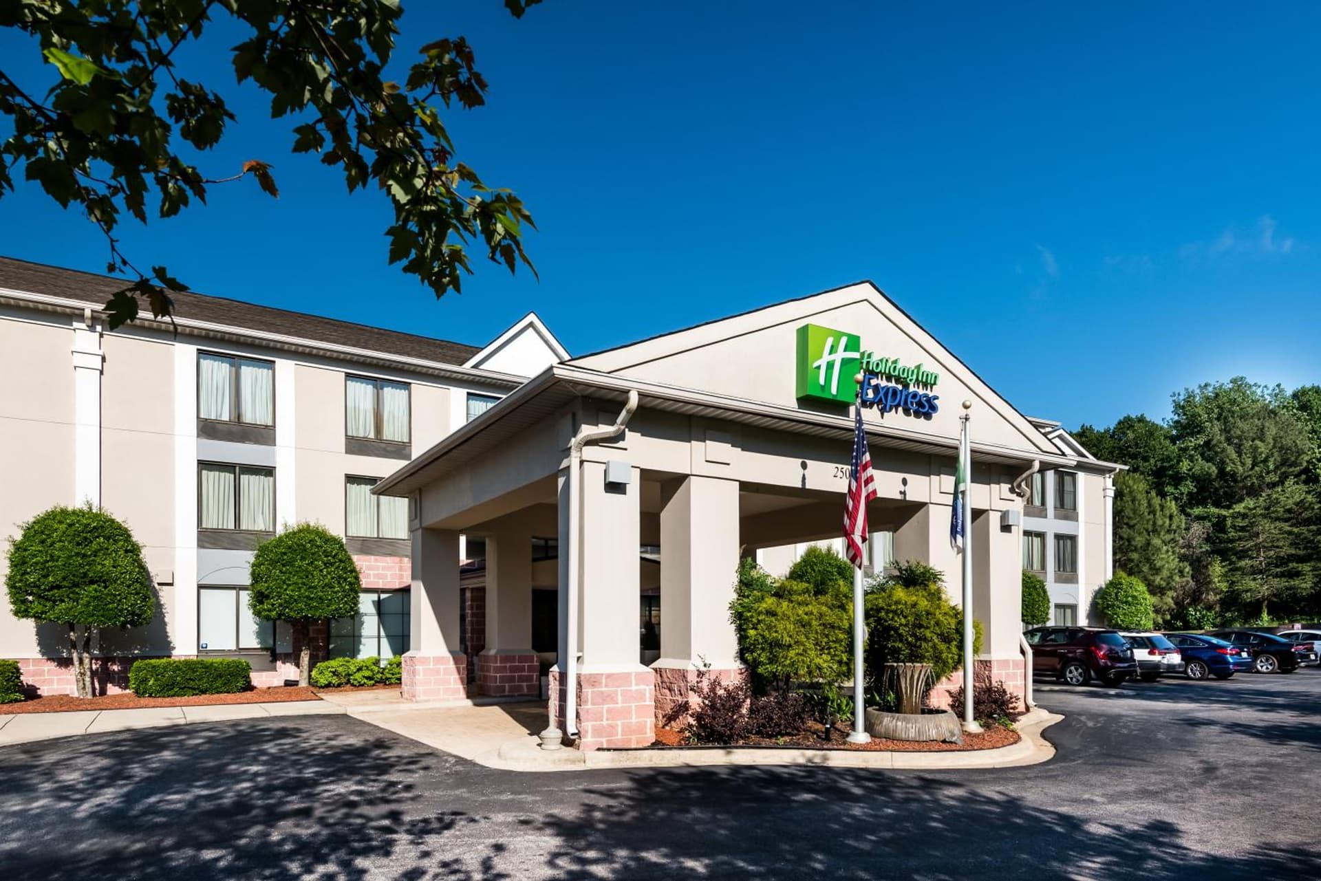 Holiday Inn Express & Suites Charlotte Arpt-Belmont by IHG