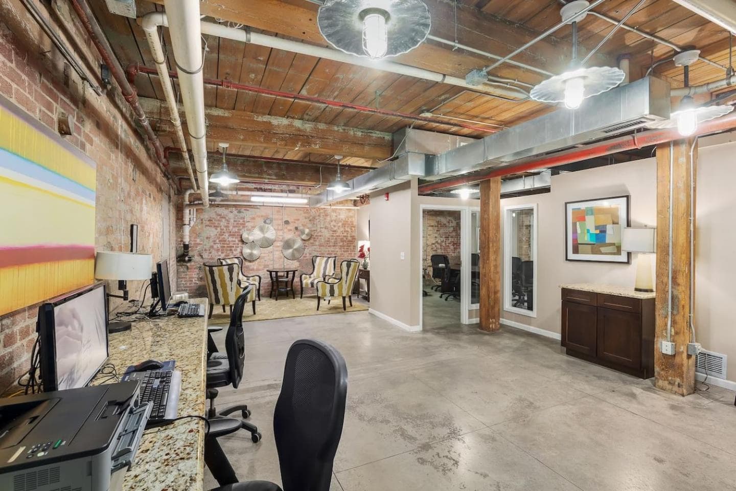 2BR Hip Downtown Apt + Apple TV + Wifi + Gym