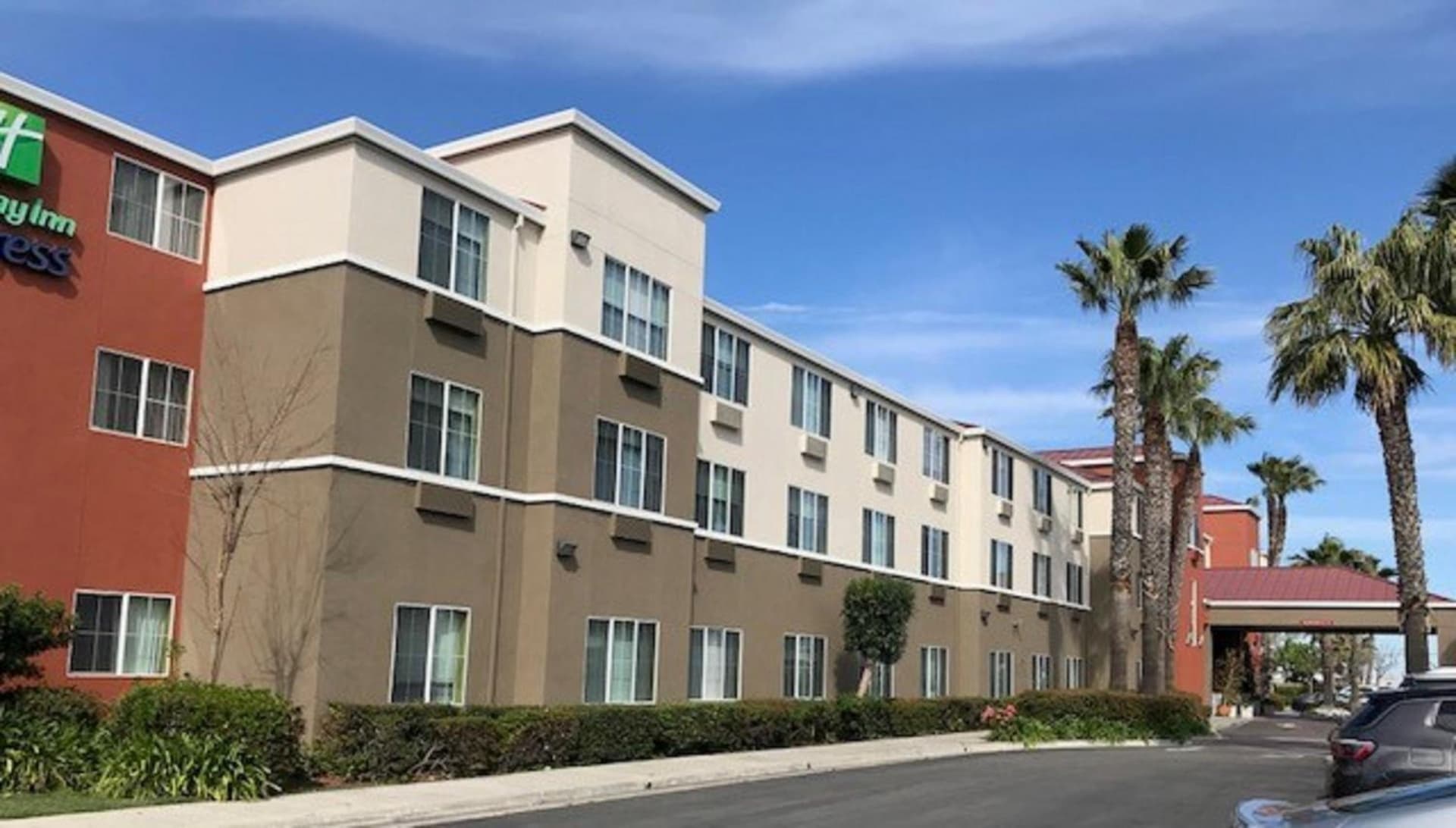 Holiday Inn Express & Suites Tracy by IHG