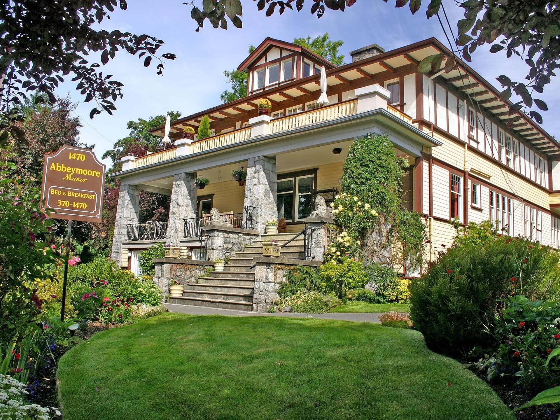 Abbeymoore Manor Bed & Breakfast Inn