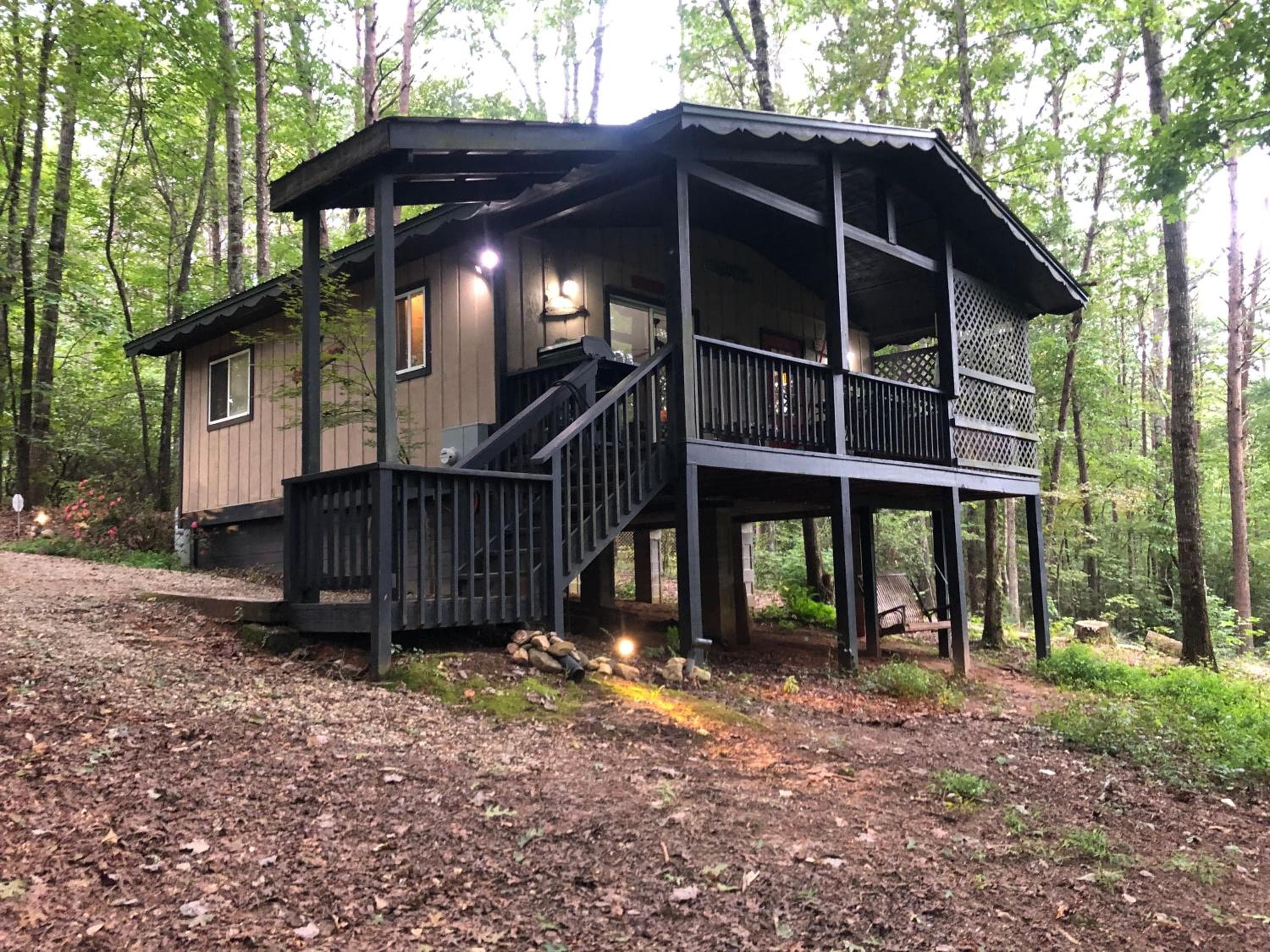 Mountain-top Cabin Get-away with Hot tub and a View
