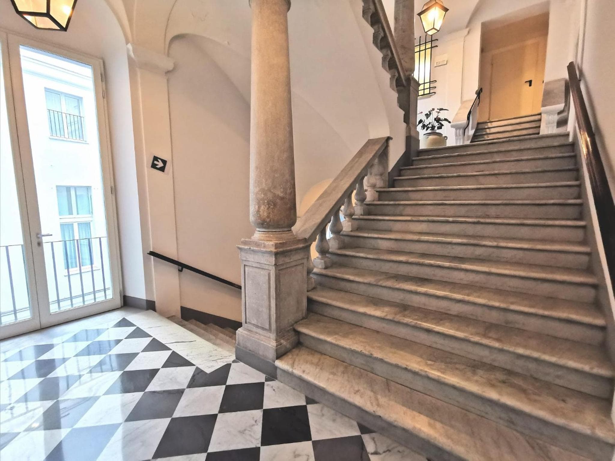 Hotel De Ville