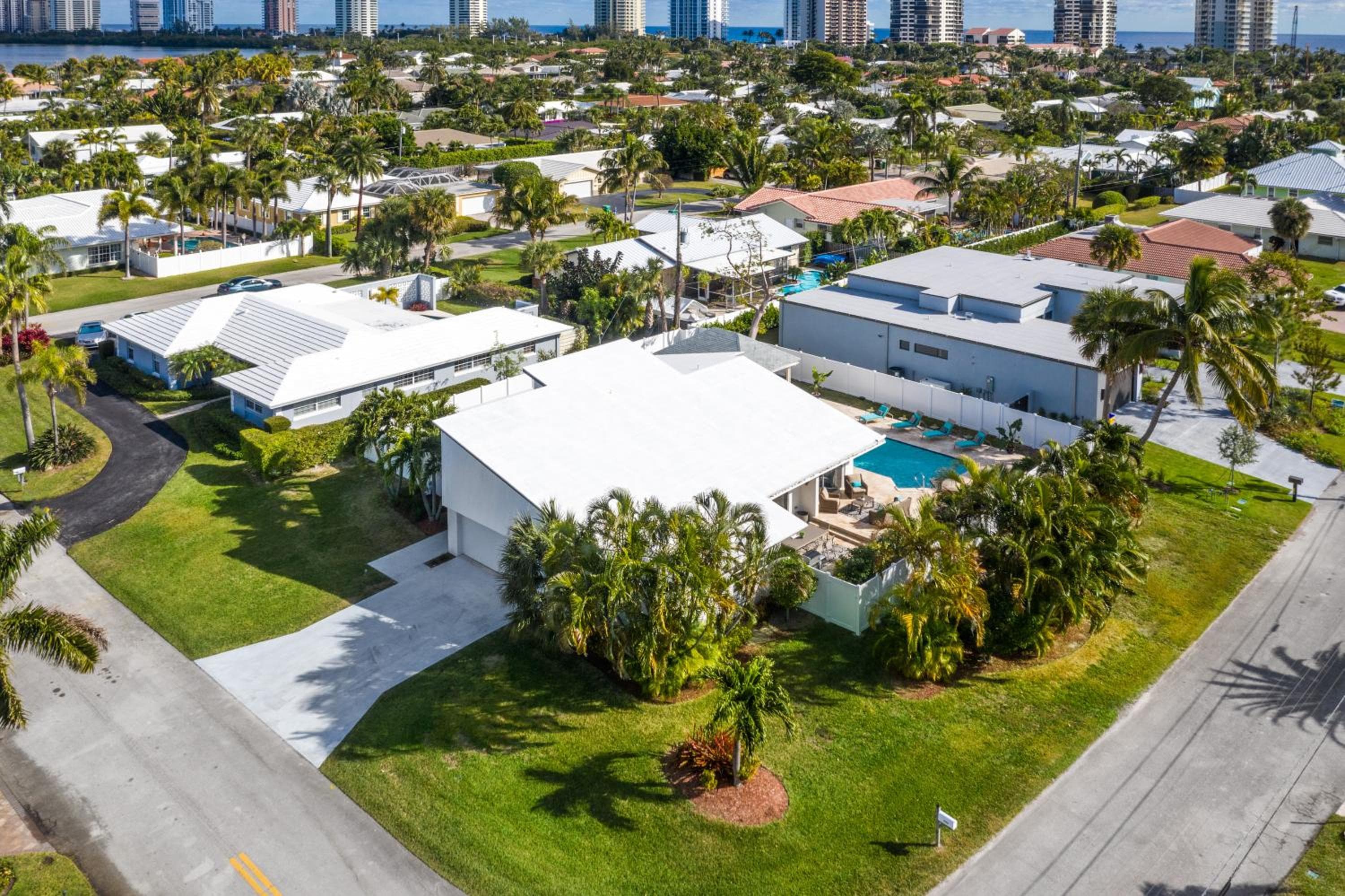 Beach Lux - Heated Pool with Infinity Spa, Cabana, BBQ, Golden Tee - Walk to Beach - by Maven Vacation Rentals