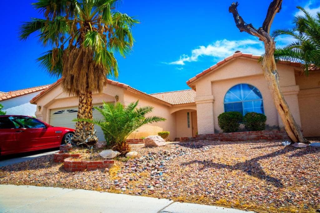 Luxury 1900 SQ FT House Huge 46 FT Pool & Hot SPA