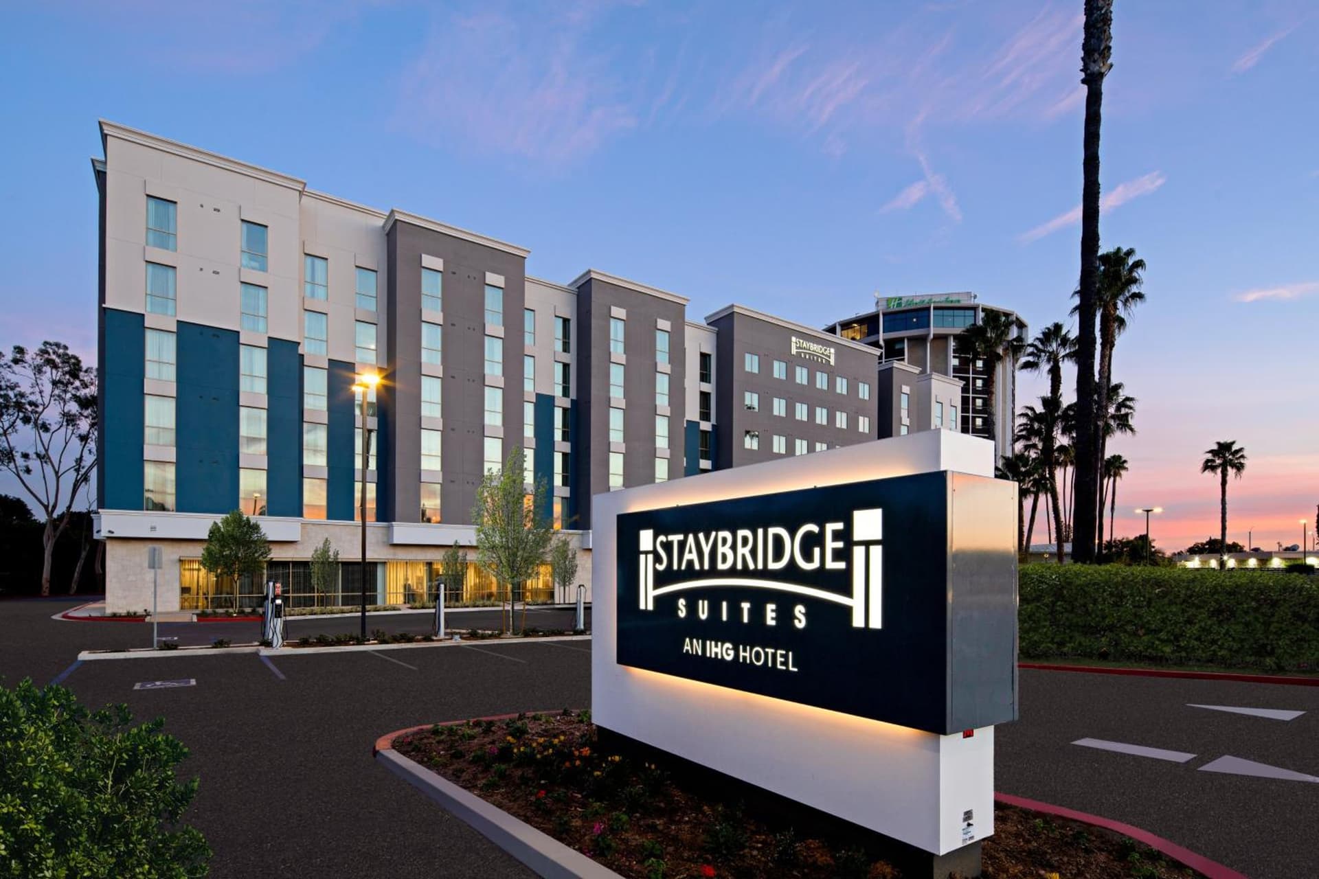 Staybridge Suites - Long Beach Airport by IHG