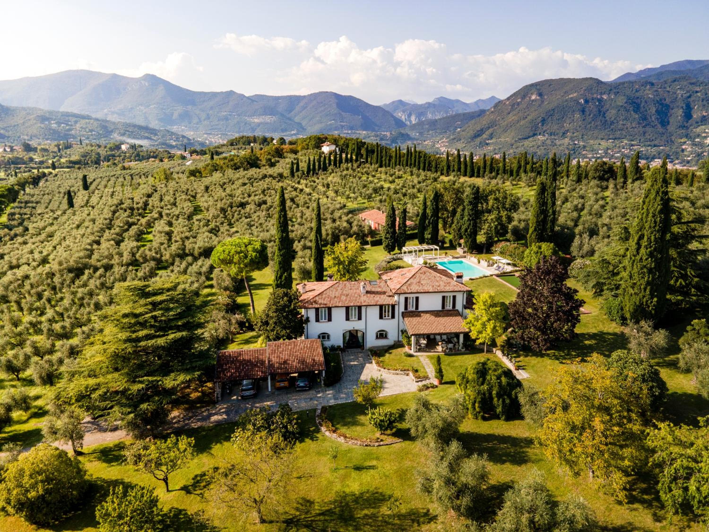 PODERI LA ROCCHETTA Countryside Estate on the Hills of Lake Garda