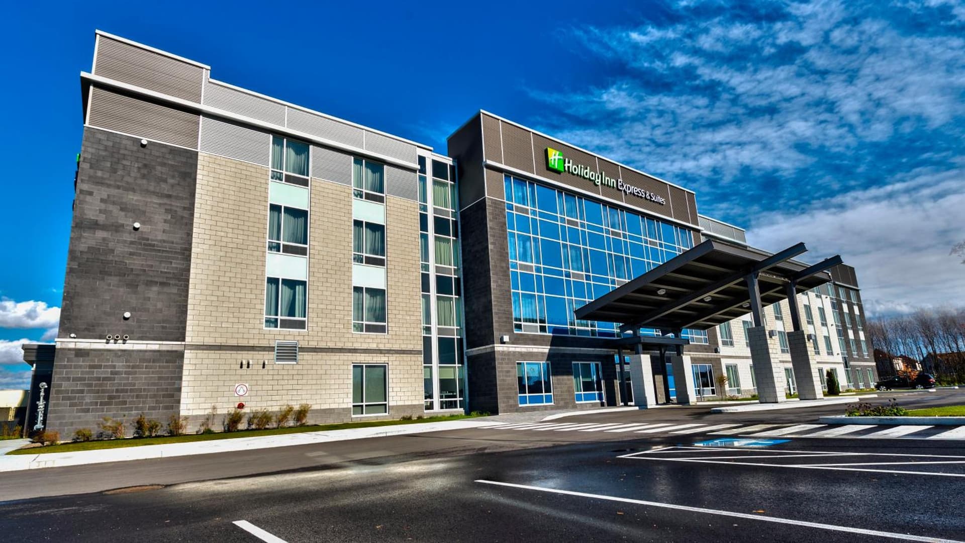 Holiday Inn Express & Suites Vaudreuil-Dorion by IHG
