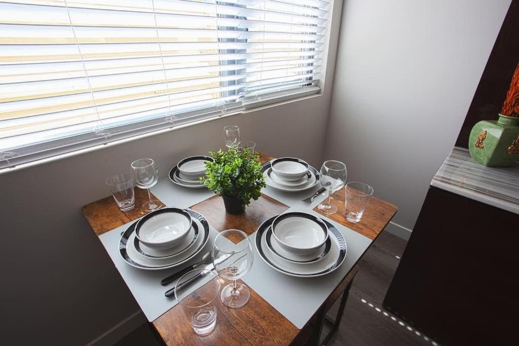 Lovely Studio w Full Kitchen in Heart of San Diego