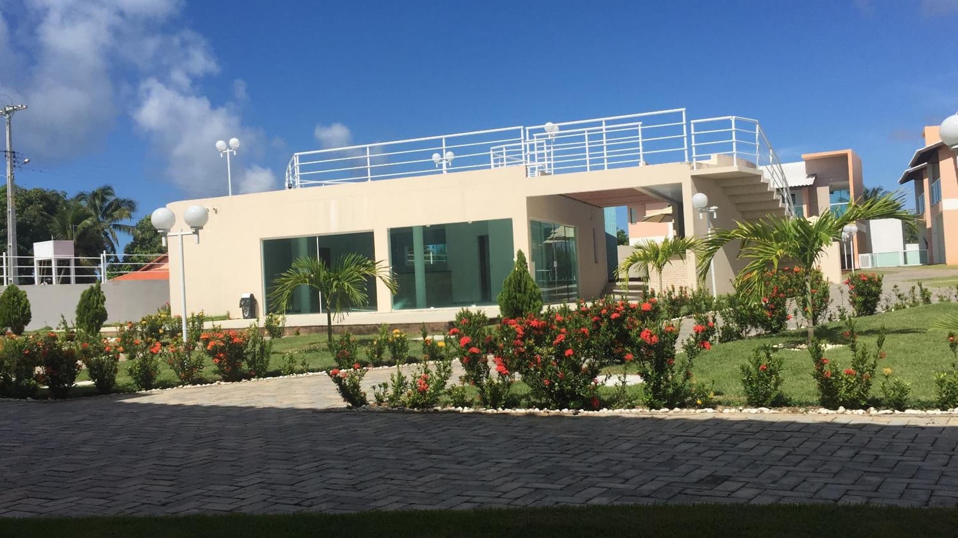 vilage em guarajuba bahia