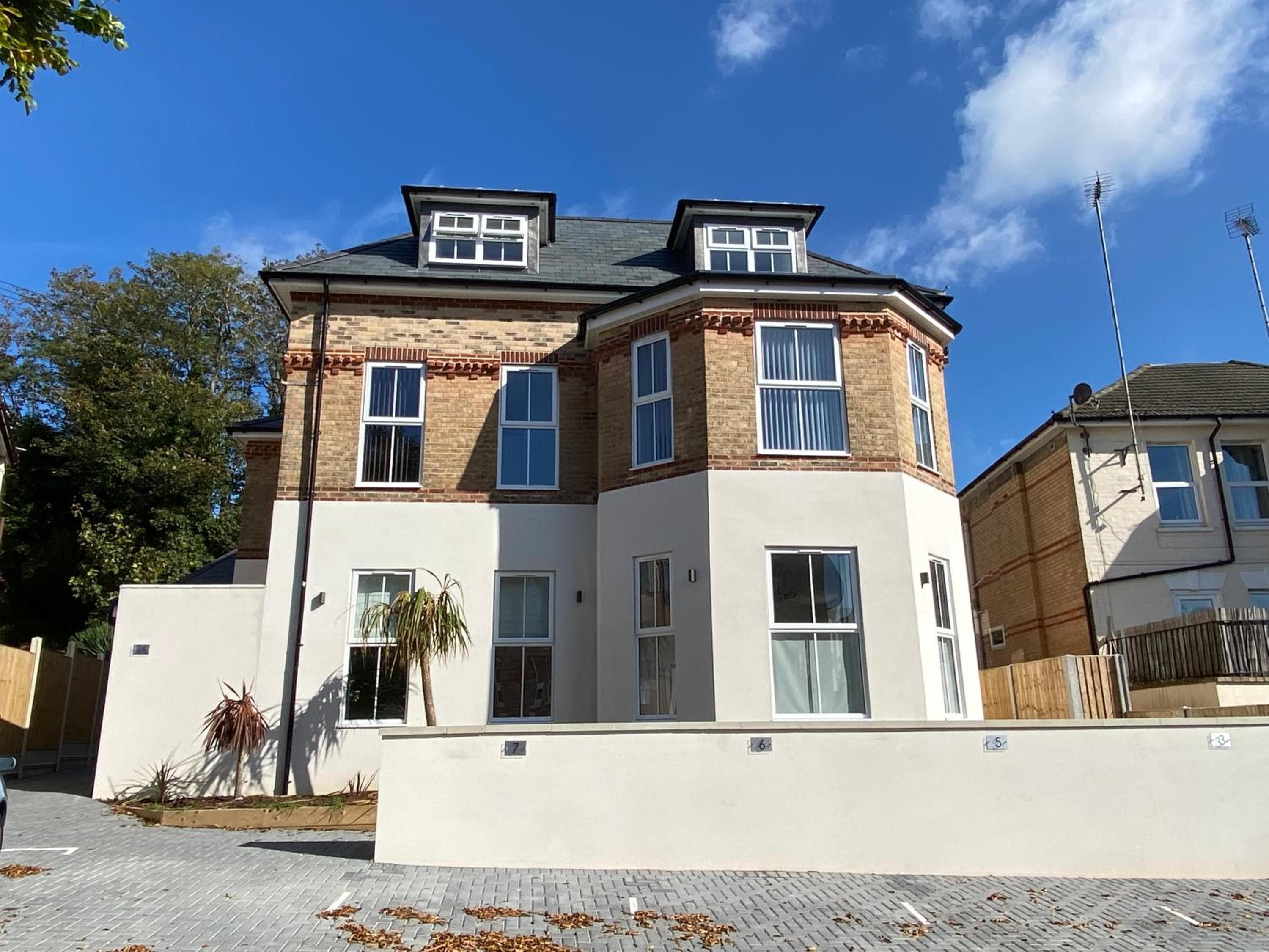 Beautifully Furnished 1 Bed Town Centre Apartment