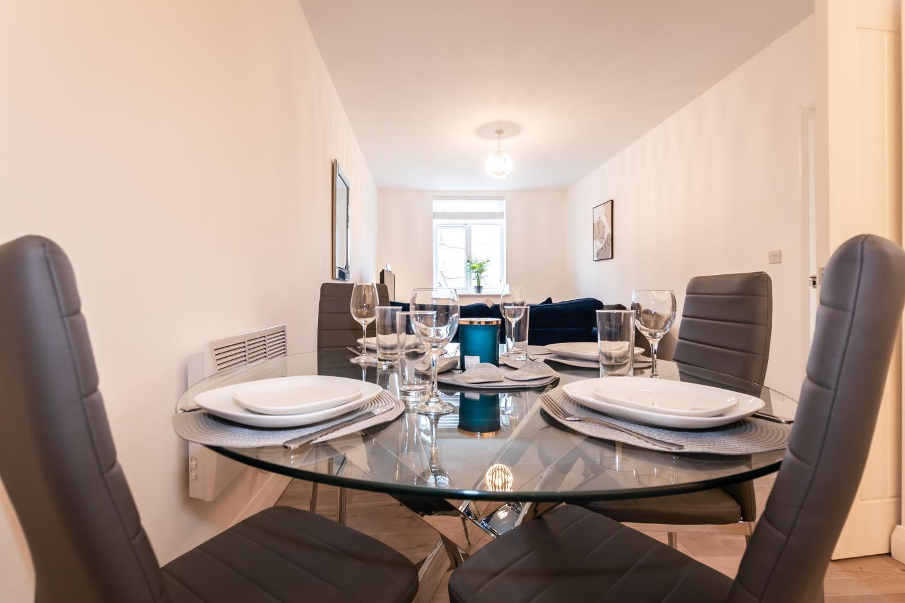 BEST PRICE - Superb Southampton City Apartments, Single Beds or King Size & Sofabed - AMAZING location close to MAYFLOWER THEATRE FREE PARKING