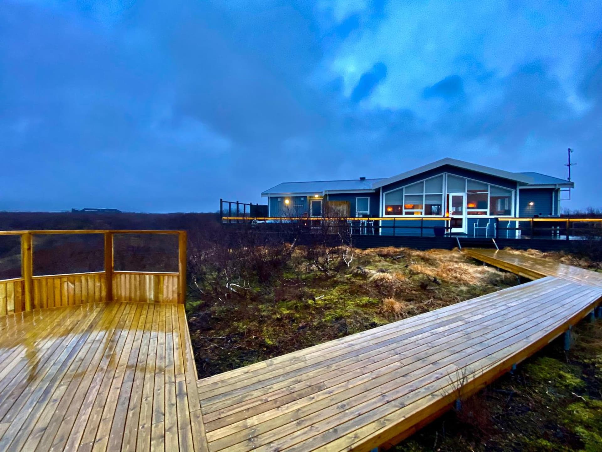 Riverfront romantic Asgardur vacation home of comfort
