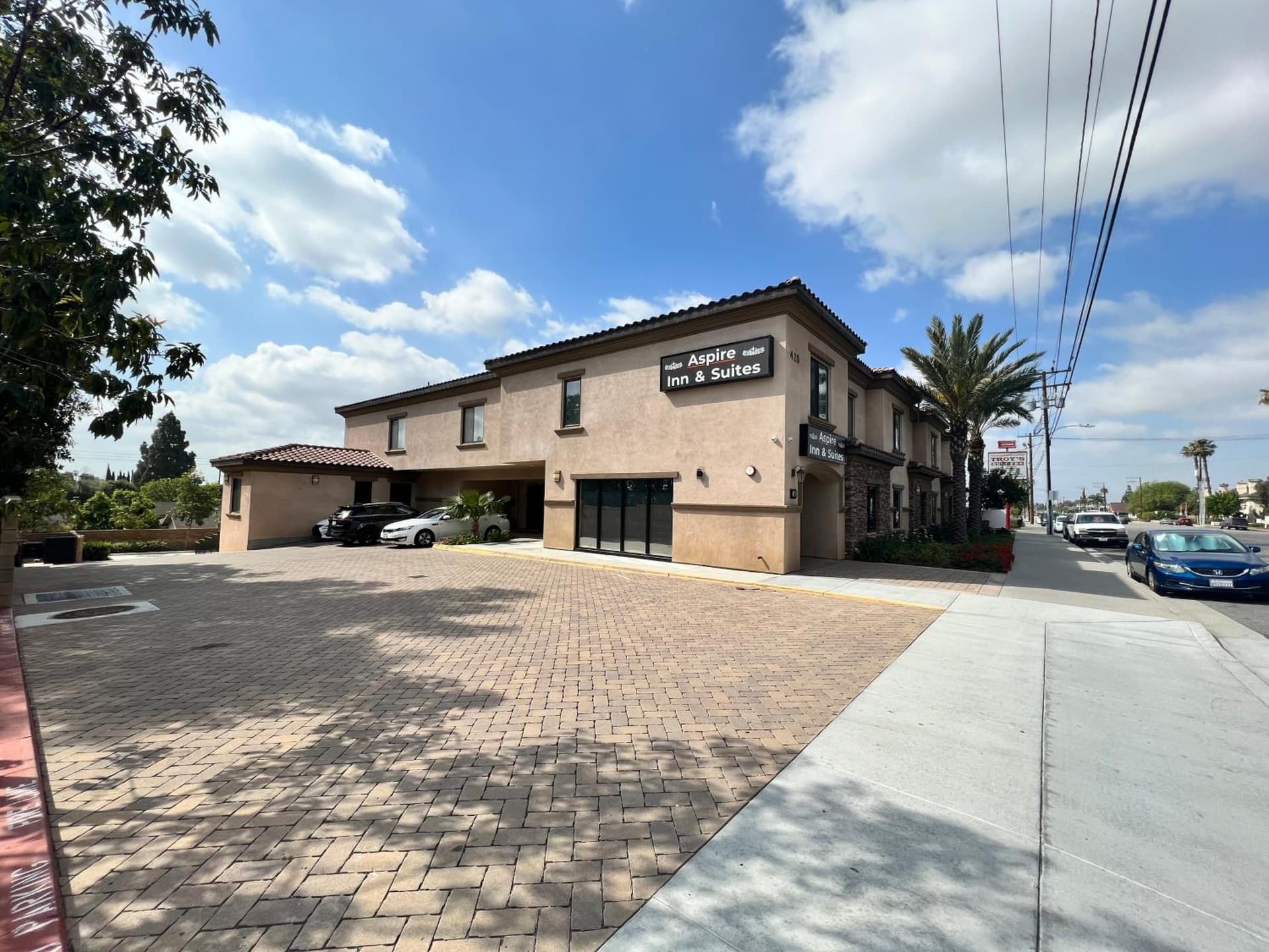 ASPIRE INN & SUITES Orange