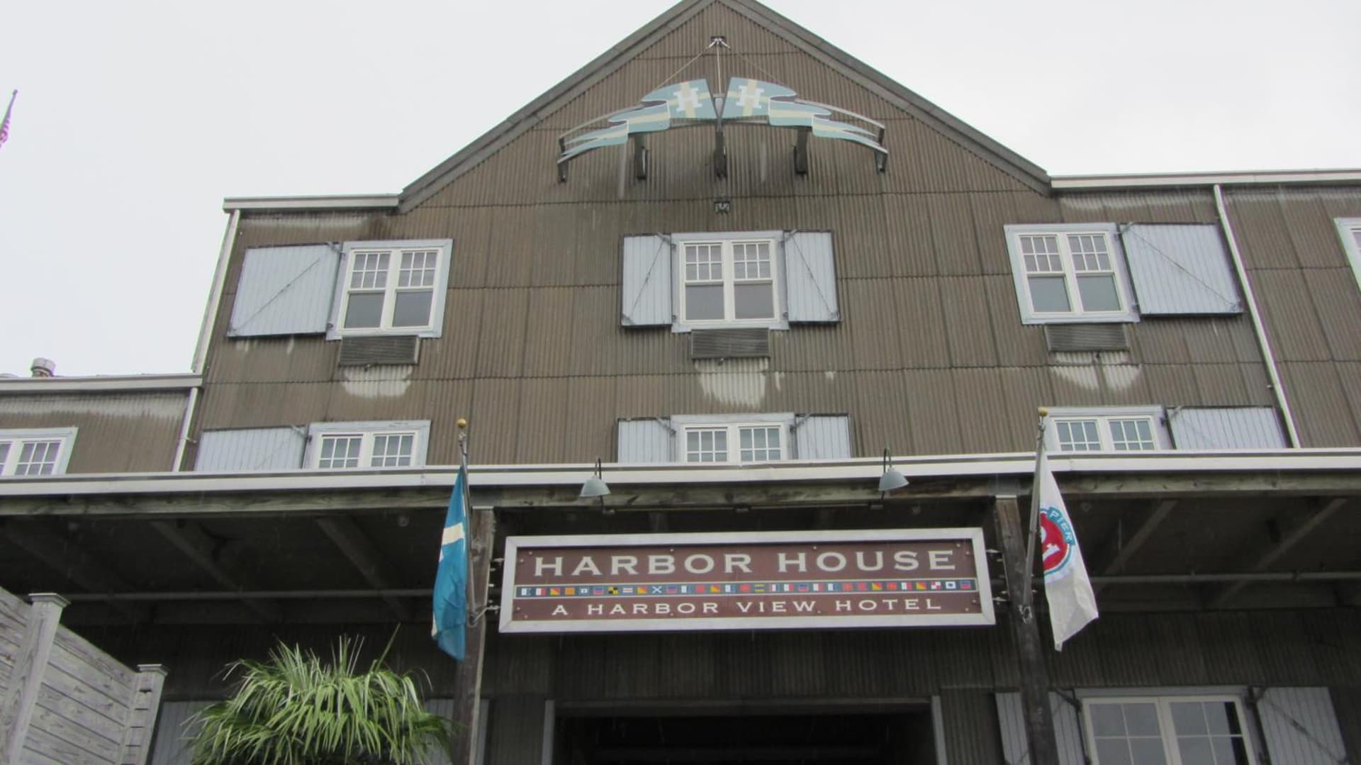 Harbor House Hotel and Marina at Pier 21