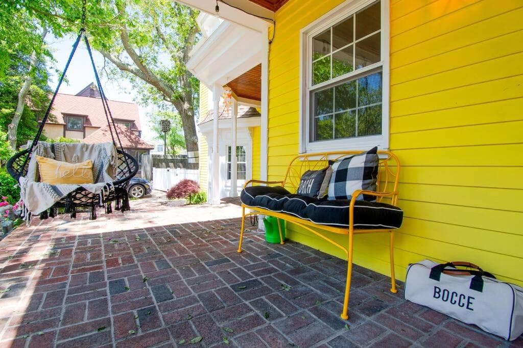 Gorgeous historic Victorian with 8 bedroom/4 baths