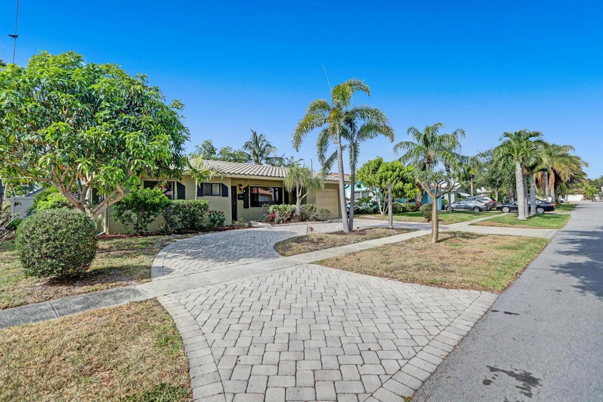 NEW Adorable Villa 7 min to Beach Trampoline
