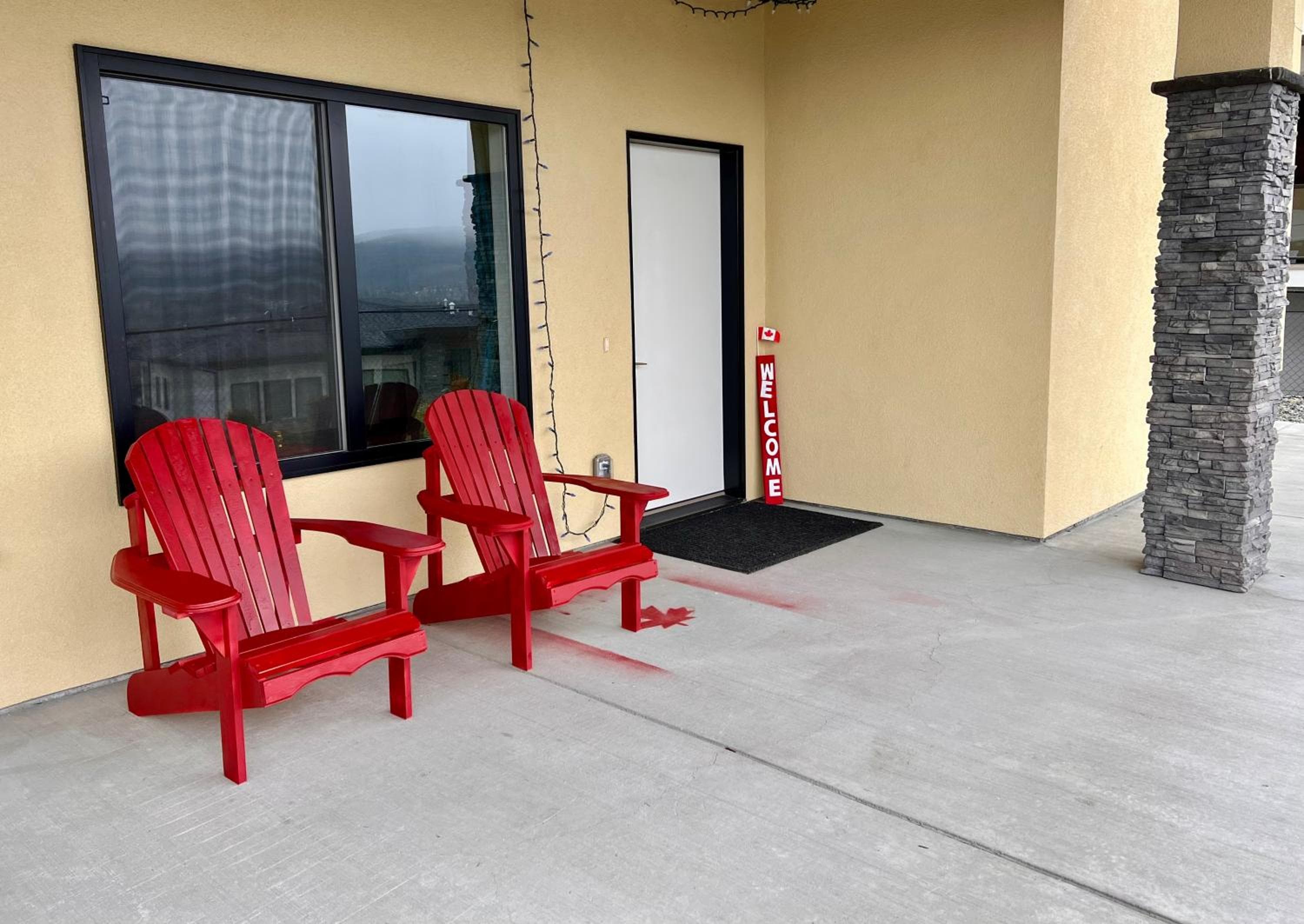Kelowna new lake view 2bedrooms close BIG WHITE