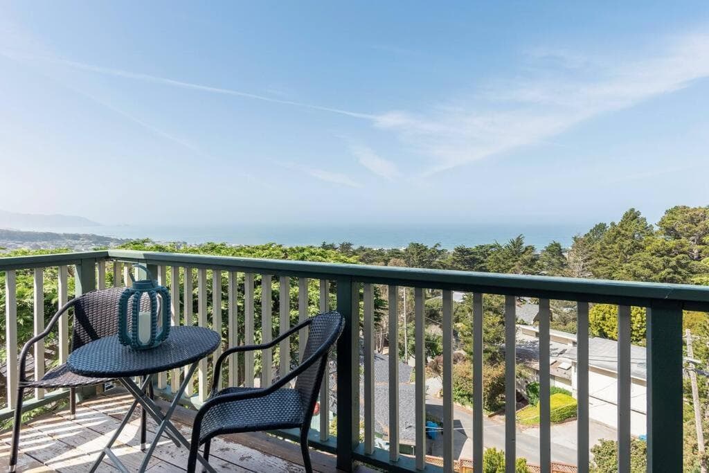 Ocean View Retreat Mins to Beaches & Trails