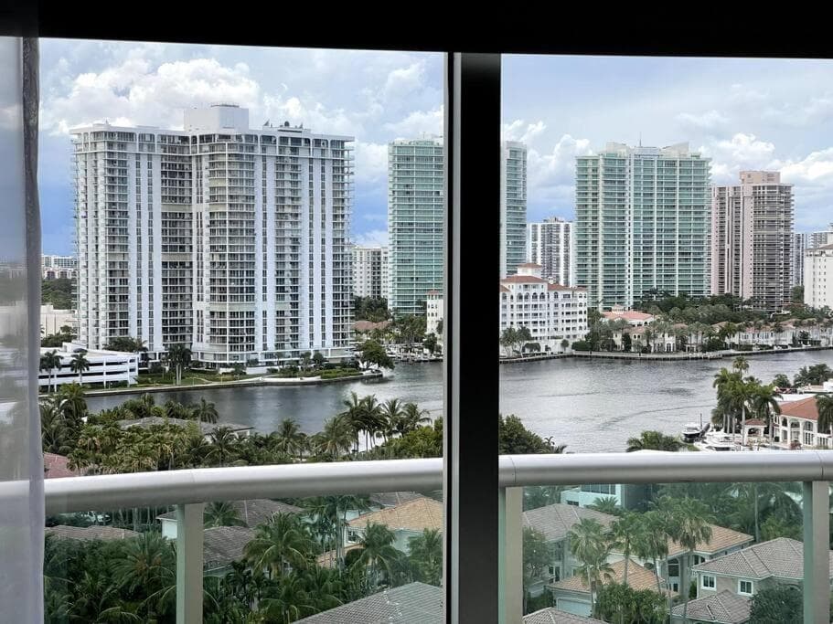 Breathtaking ocean view! 15th floor