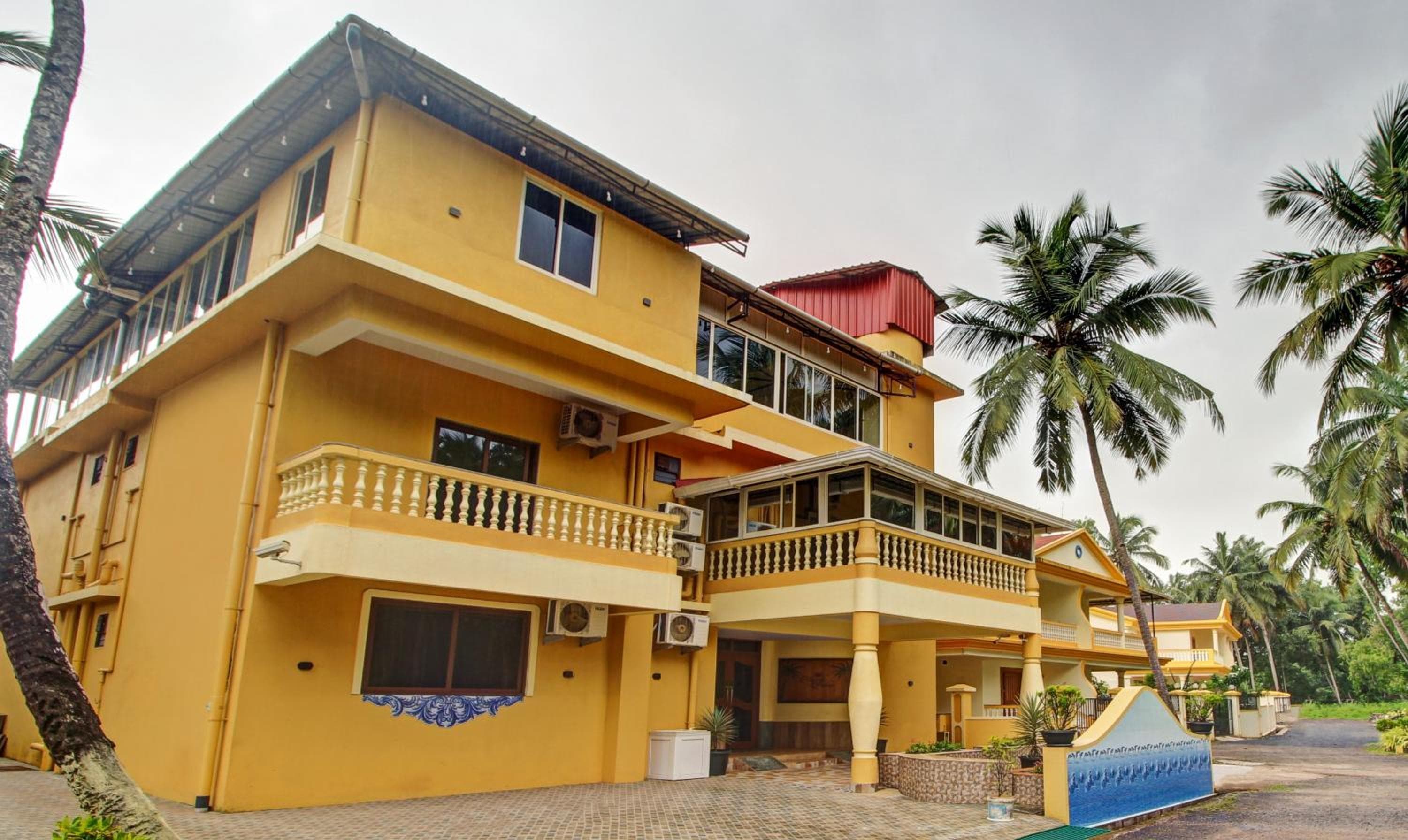 Treebo Majestic Palms, 2 Km From Colva Beach