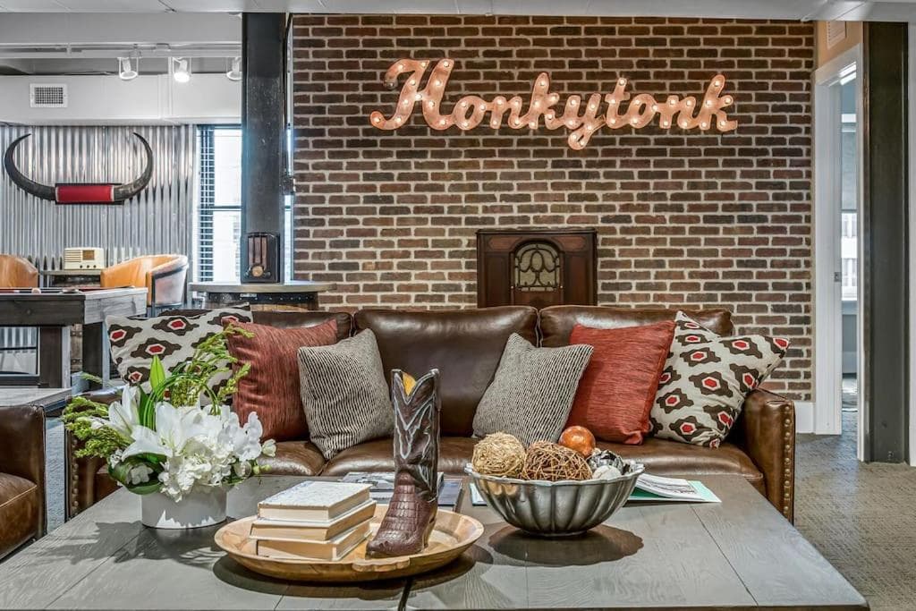 Nashville Honky Tonk Suite 6 BR by Maddox Hotel