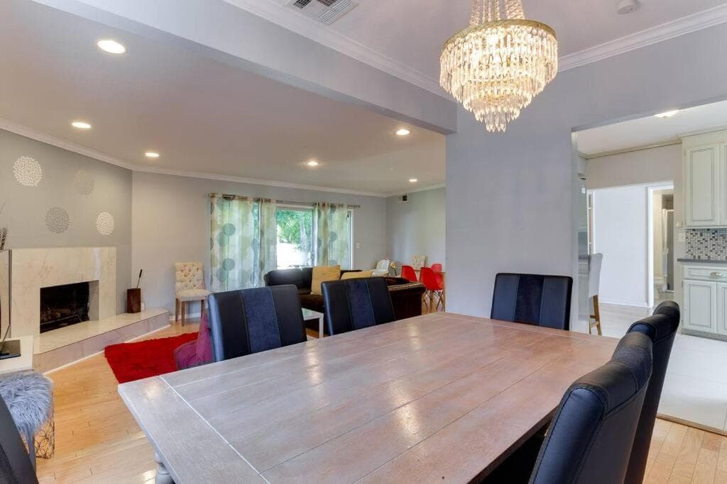 Woodland Hills Charmer