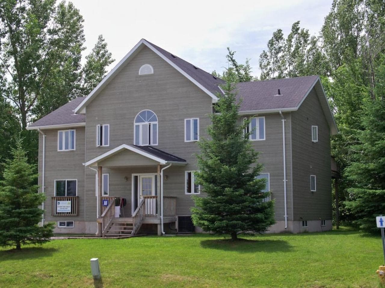 10 Bedroom Executive Chalet w Hot Tub
