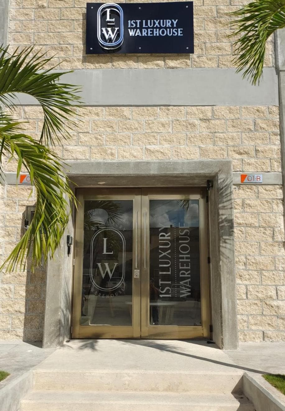 1st Luxury Warehouse