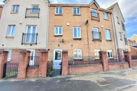 Sea Escape The Tardiis Beachfront location Aberavon beach Exclusive contractor booking 4 bed Driveway parking