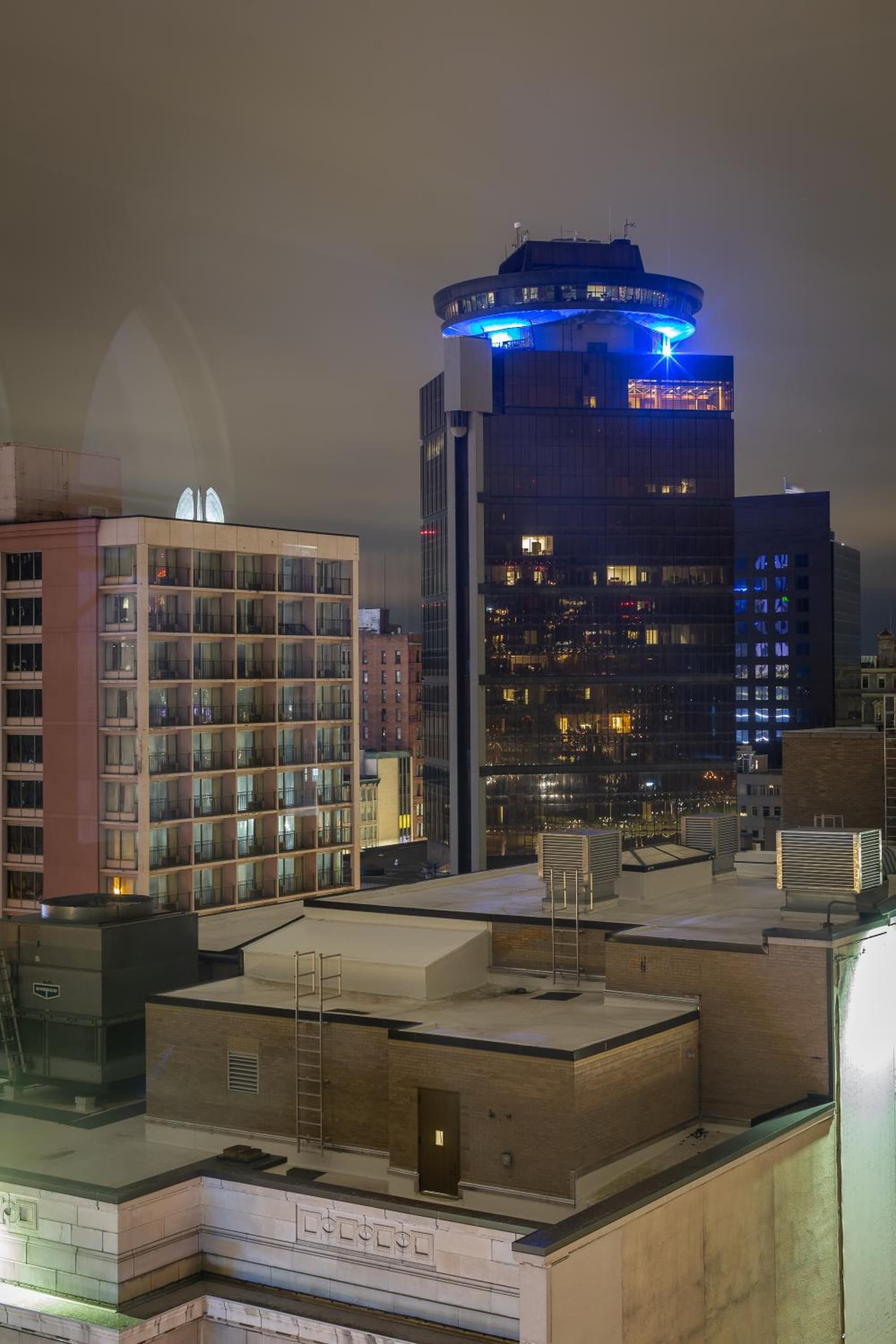 King bed w/ Panoramic Views of DT!