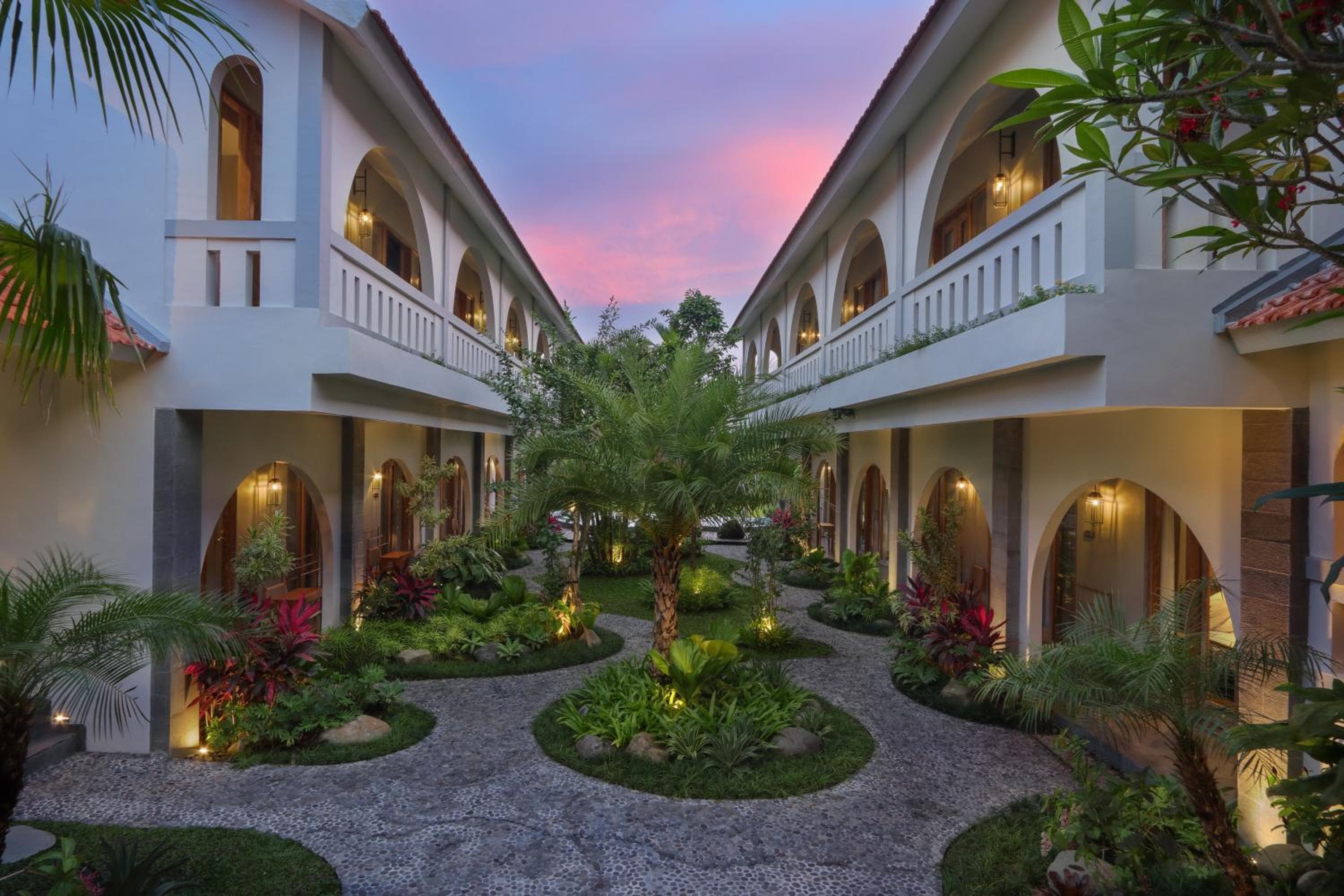 MAHALONA BALI STAY