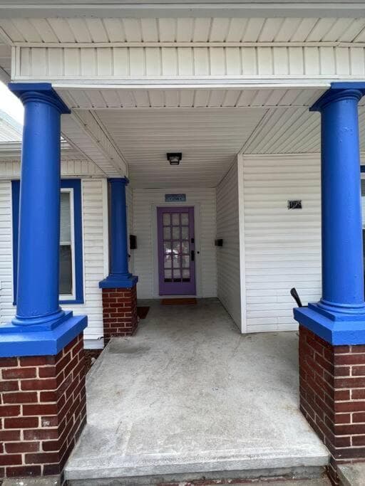 The Purple Door apt in the heart of Radford city