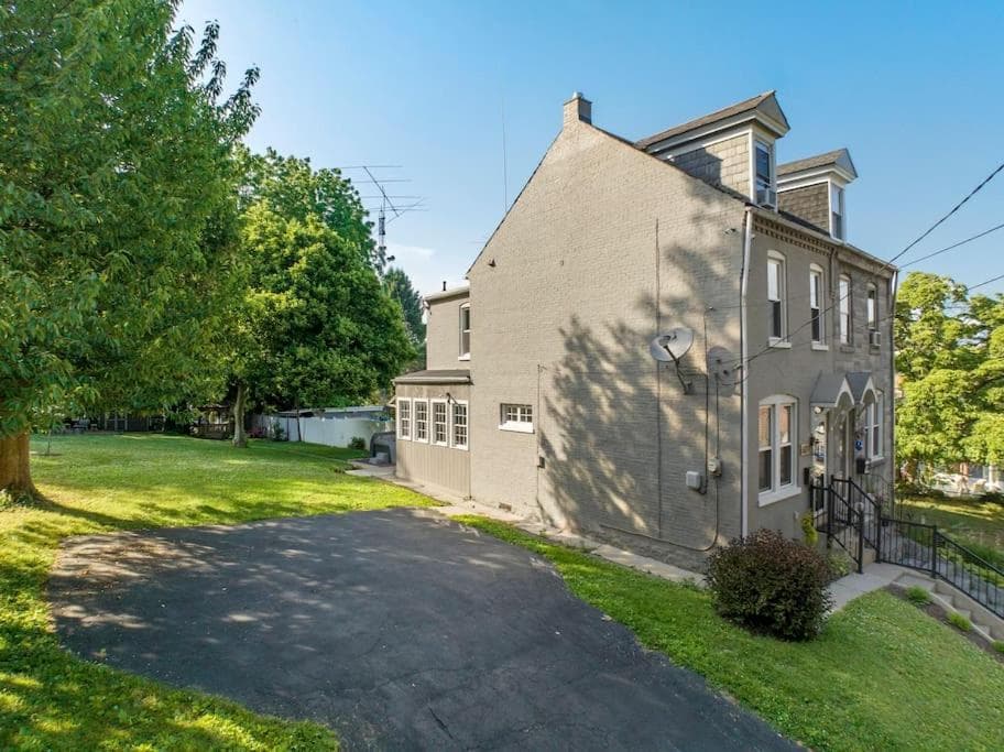 Rare City Home w/ Backyard Fire-pit & Hottub