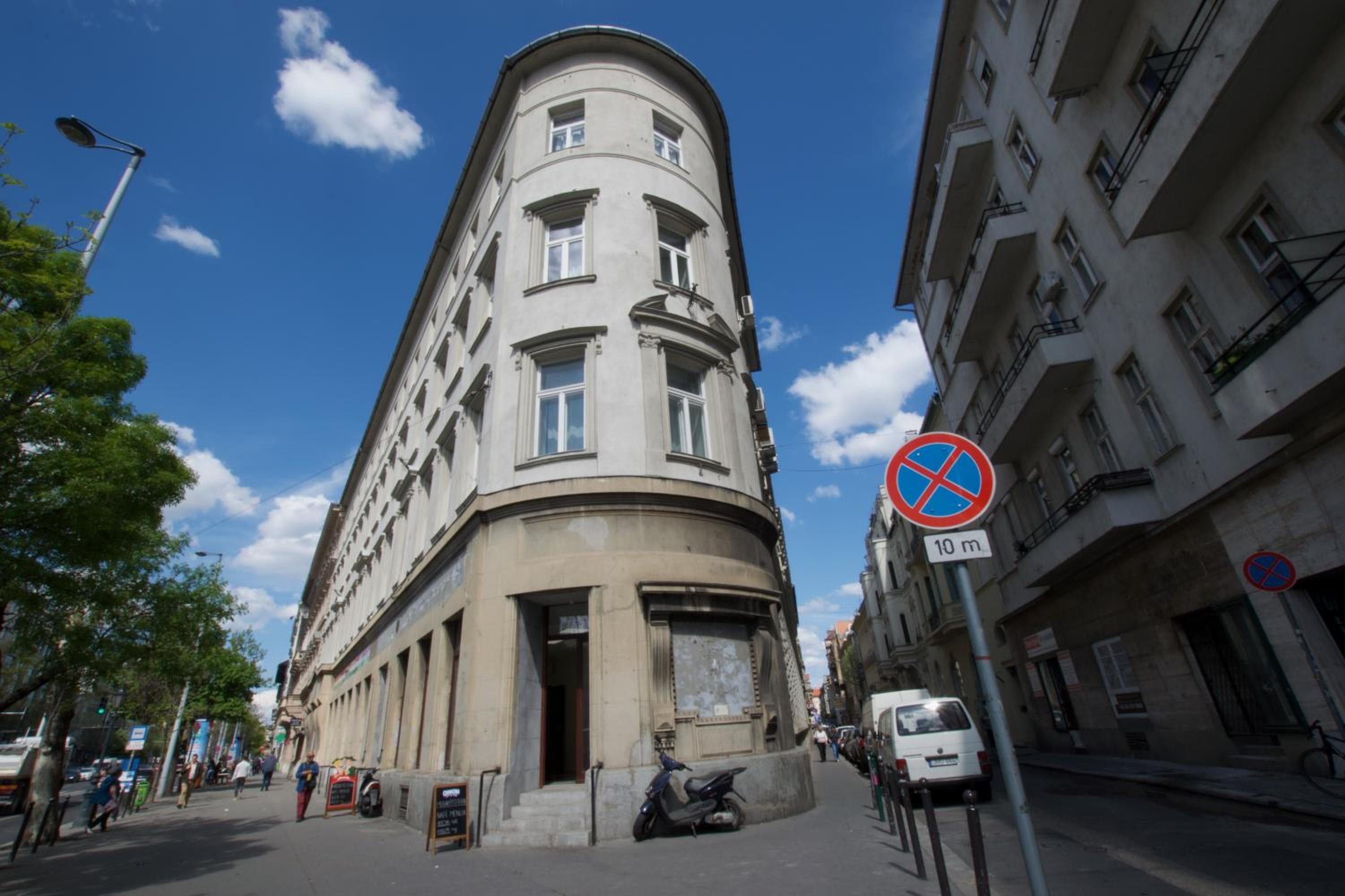 Flatiron Budapest Building - By Hi5