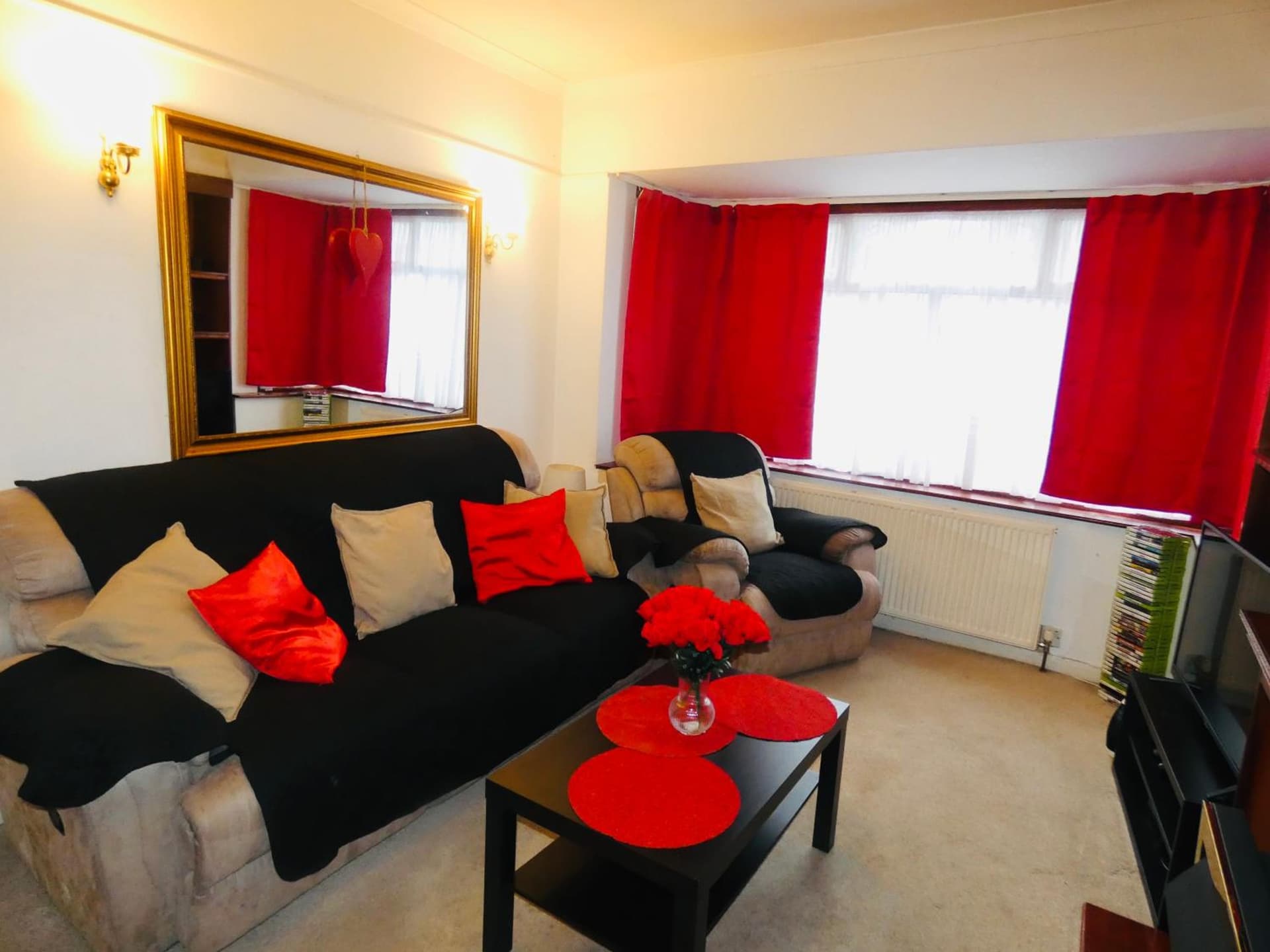 SPACIOUS 3 BED HOUSE WITH PARKING & GOOD TRANSPORT