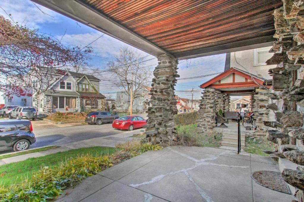 Cozy Large 1 Bedroom with Open Floor Plan