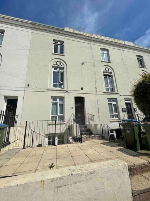 Entire Studio Apartment Private Entrance