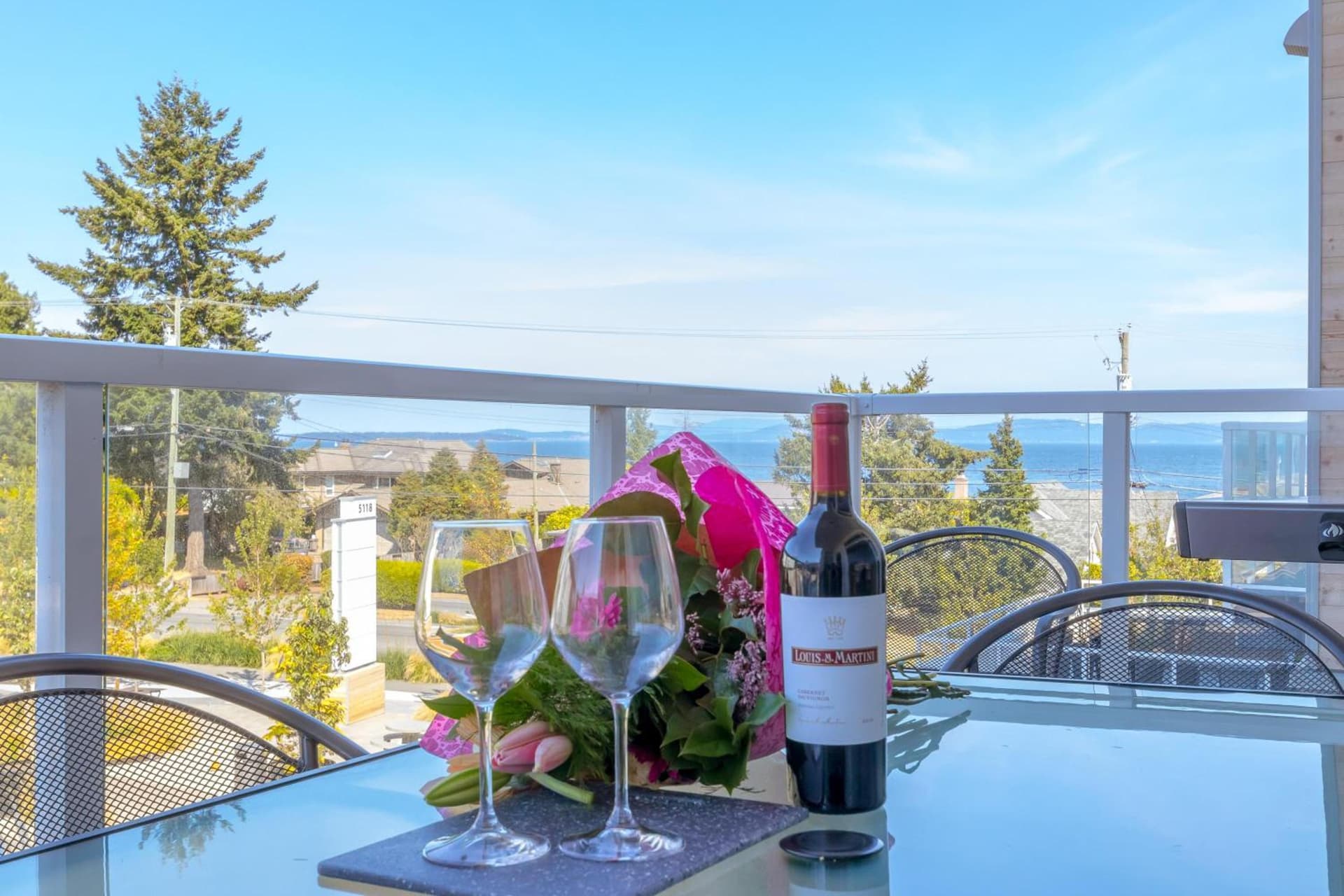 Elegant Condo With Private Bbq & Ocean Views