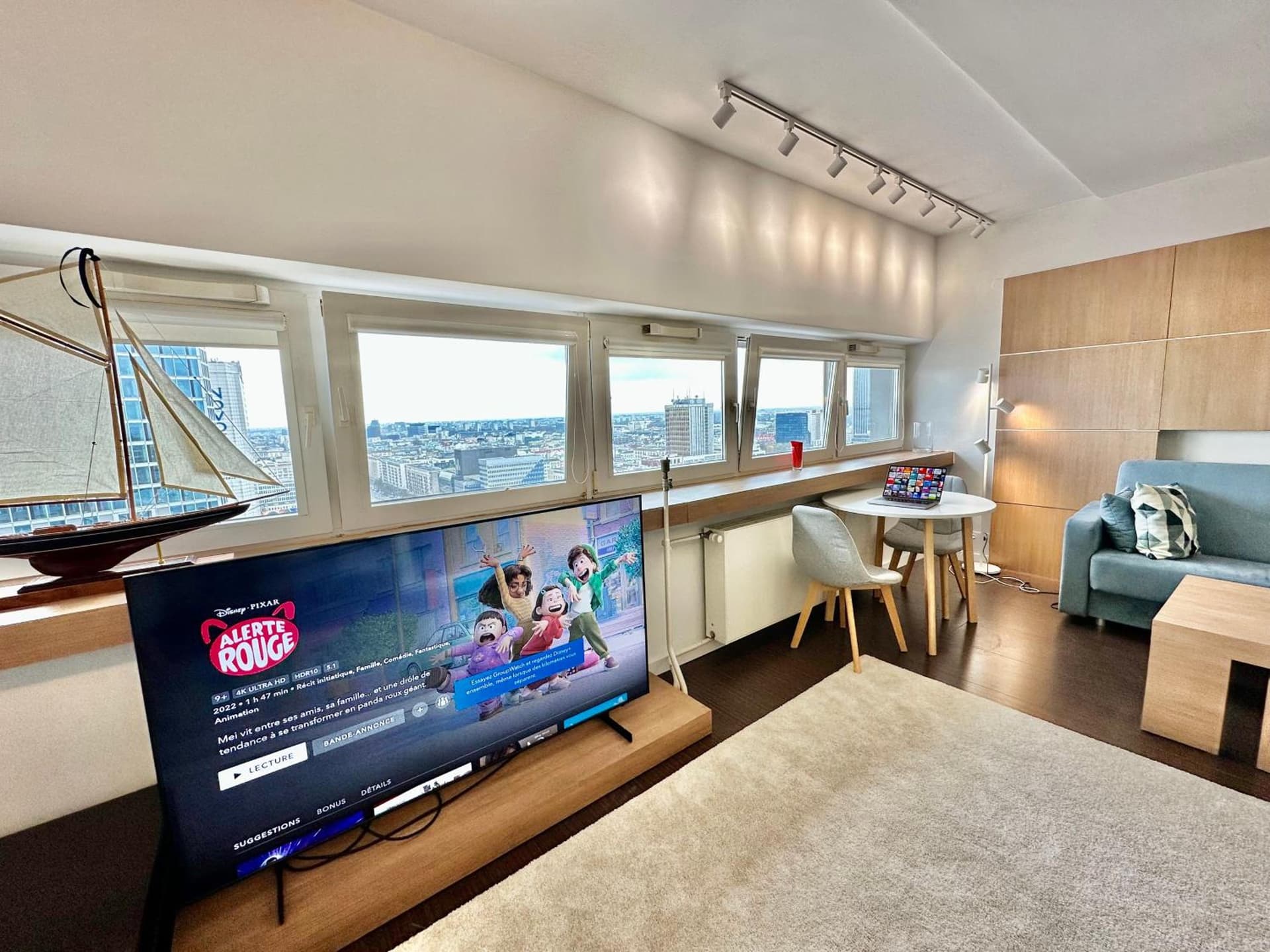 TOP Metro x2 Fast WiFi 400 Mbps 70" TV Netflix HBO Max Apple TV+ Disney+