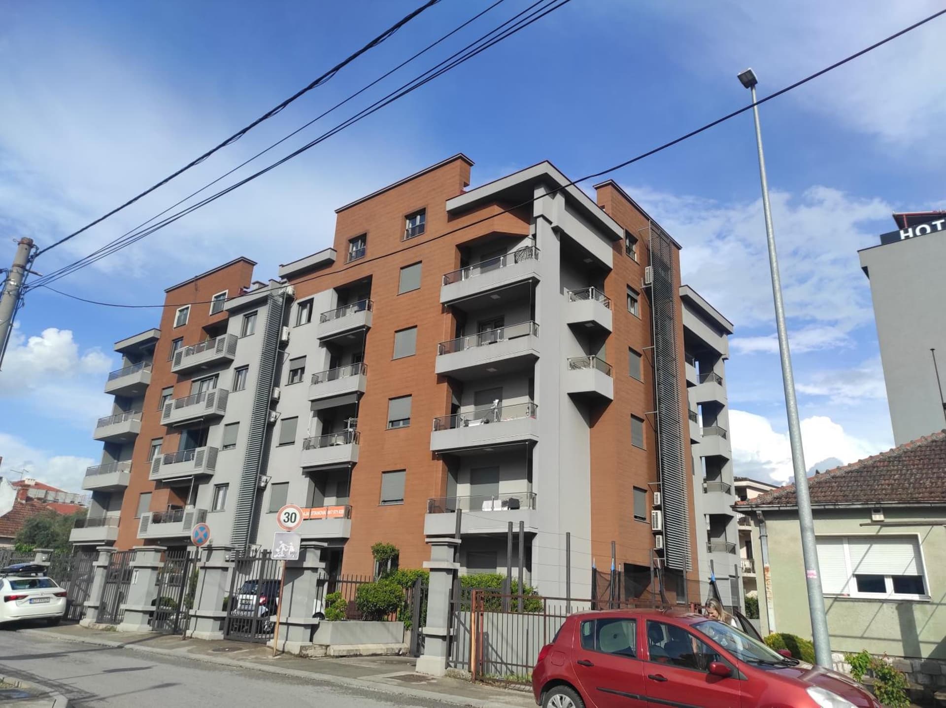 Cozy Studio K with Kitchen & WiFi in Heart of Podgorica