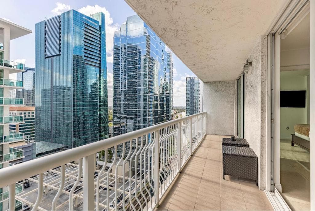 Two Bedroom Oceanview Apartment in Brickell