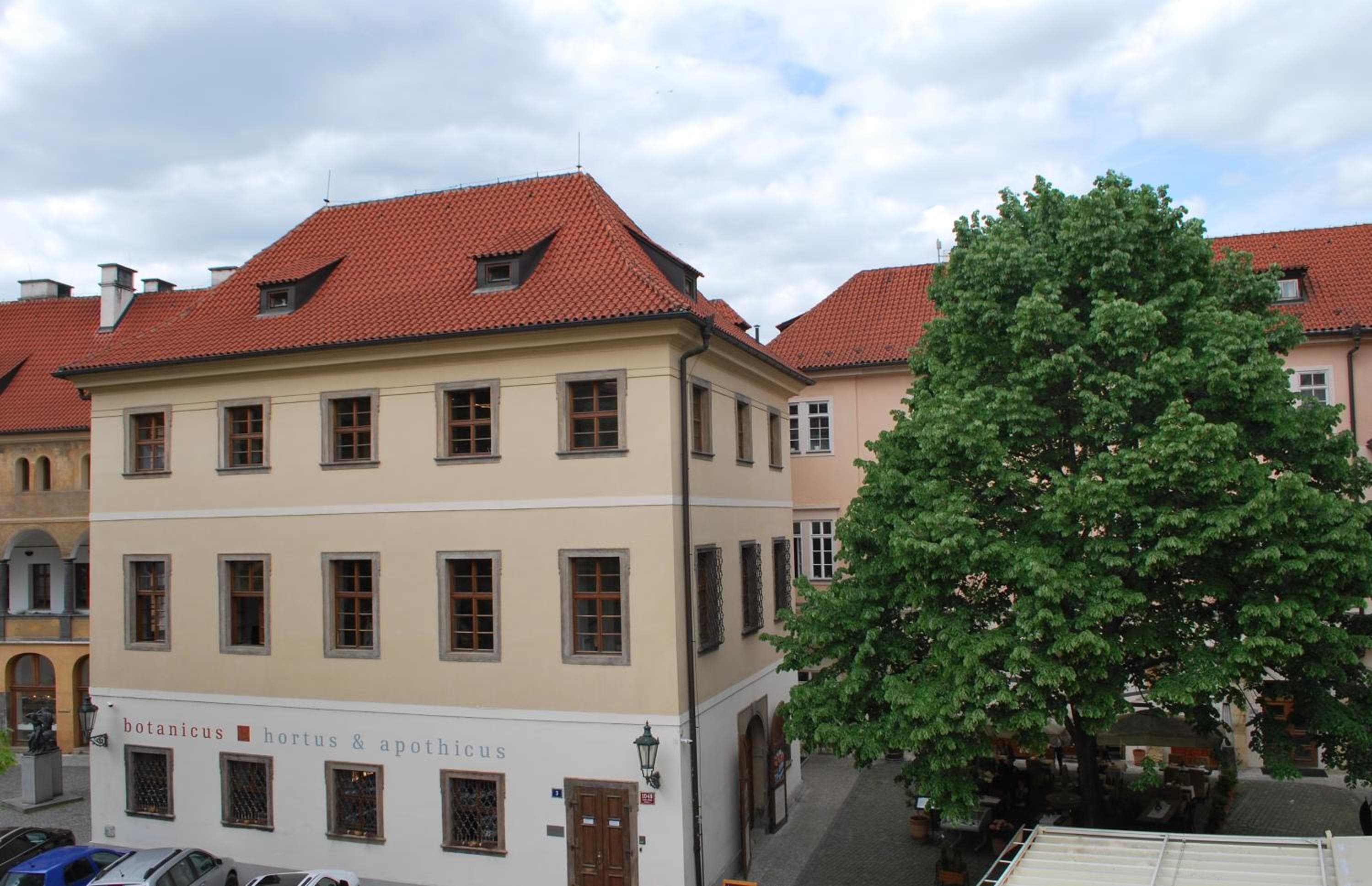 Hotel Metamorphis